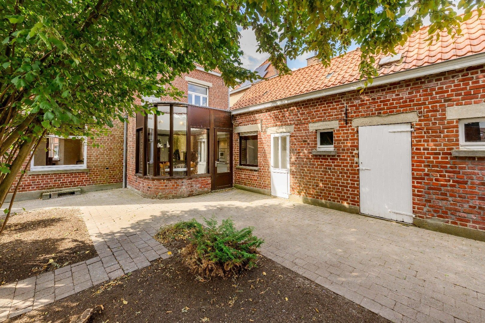 KARAKTERVOLLE INTERBELLUM VILLA OP 1.187 m² IN HARTJE ARDOOIE foto 4