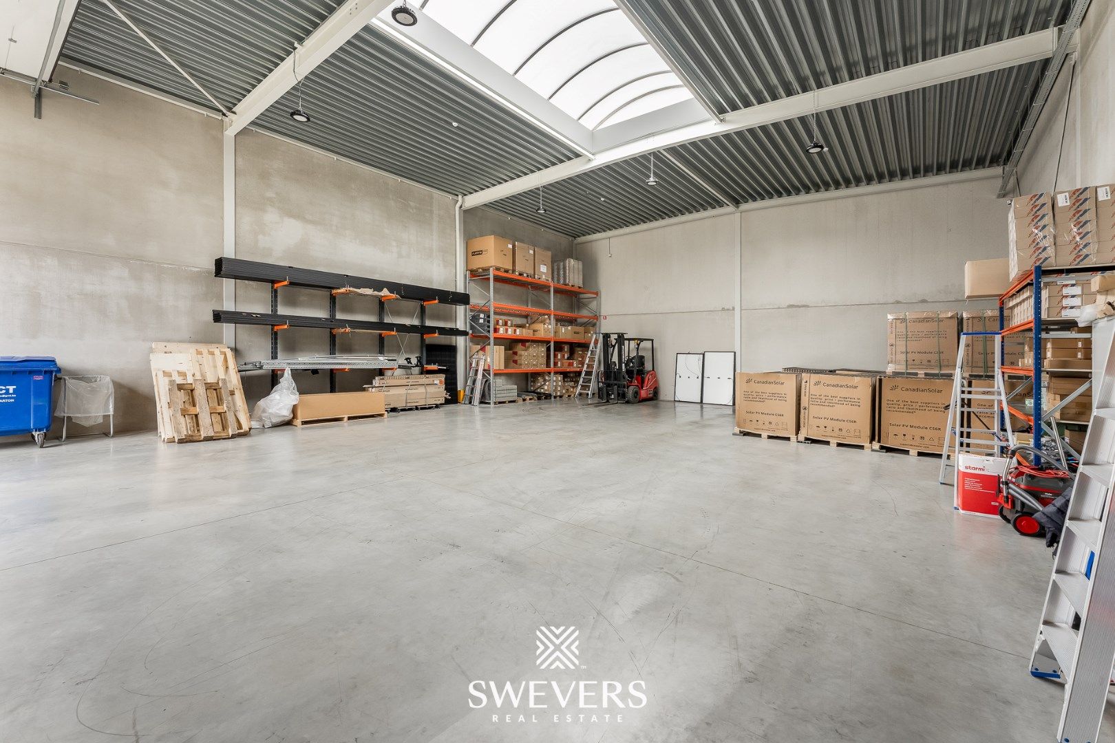 Functionele industriehal met drie autostaanplaatsen te Ham foto 3