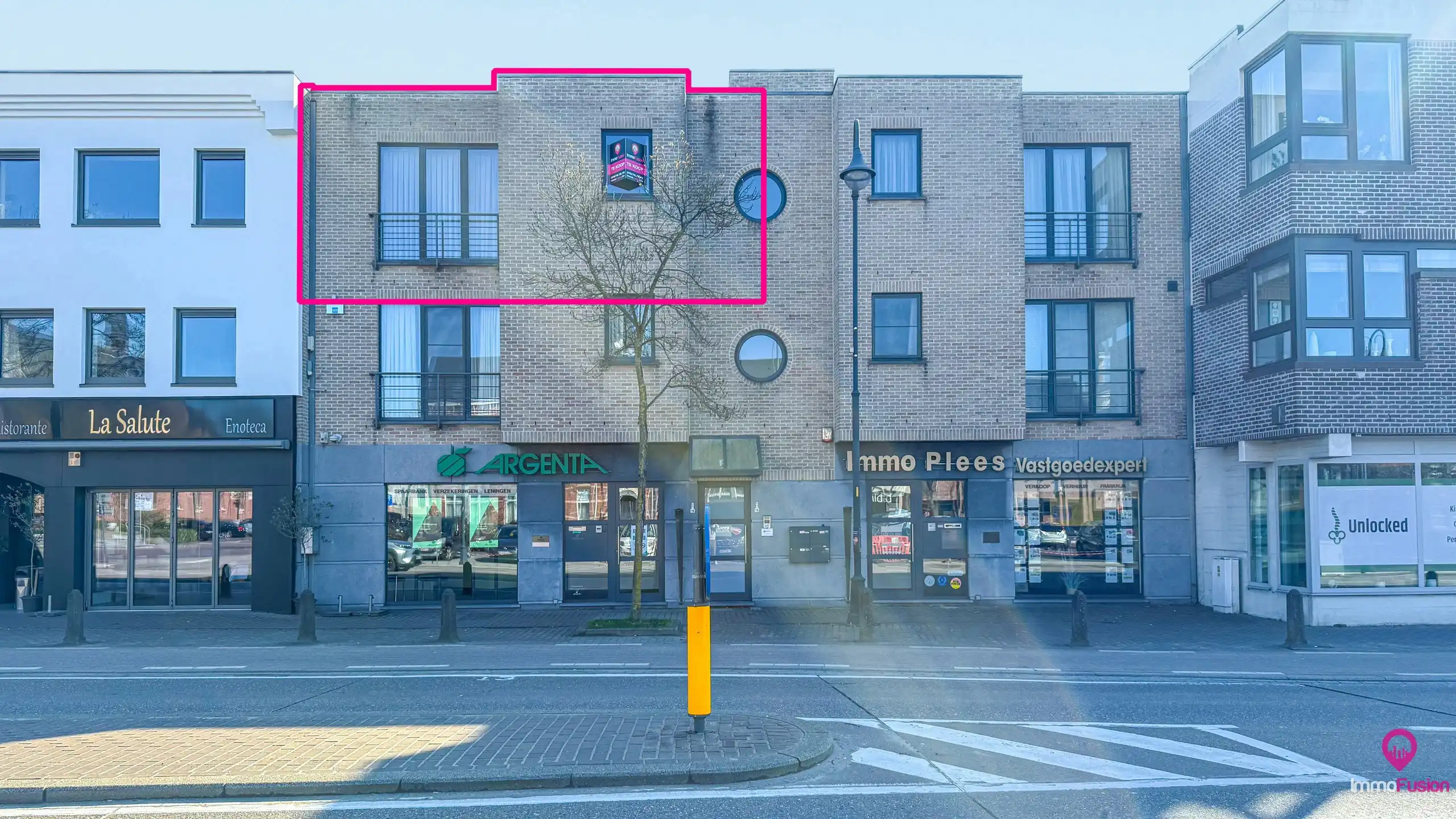 Instapklaar appartement met terras op centrale ligging! foto {{pictureIndex}}