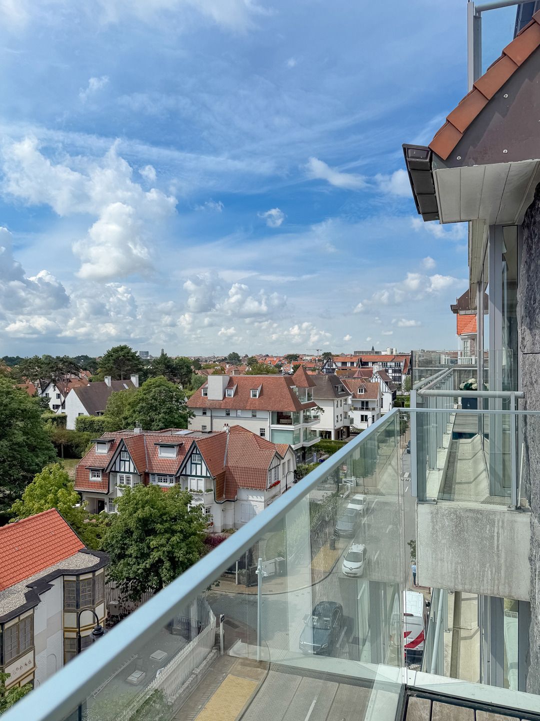 Stijlvol en lichtrijk appartement op toplocatie in het Zoute foto 9