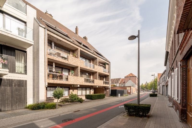 Op te knappen appartement met 3 slpks en afgesloten garage. foto 18