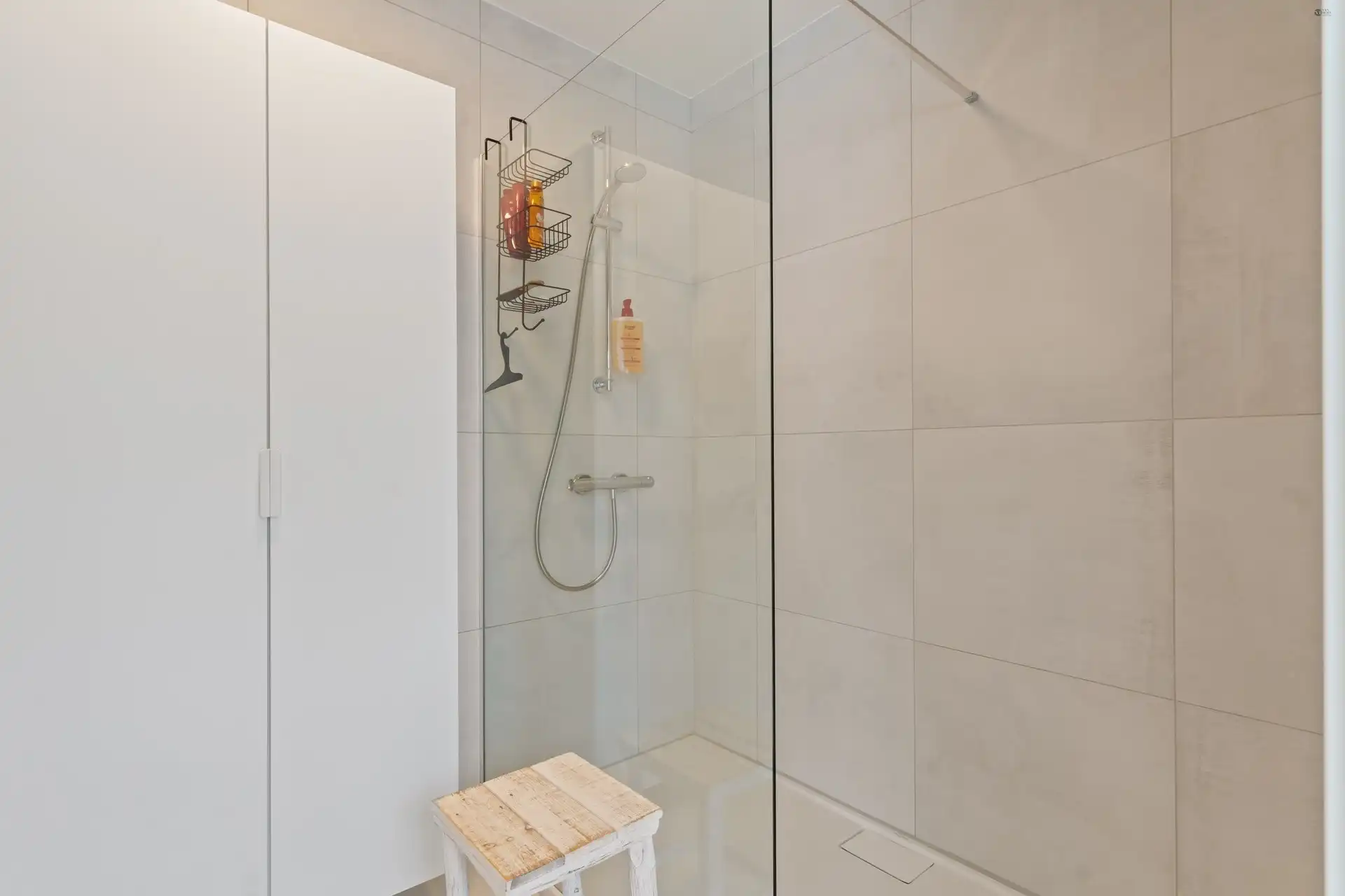 Luxueus afgewerkt gelijkvloers appartement te centrum Stekene foto 20