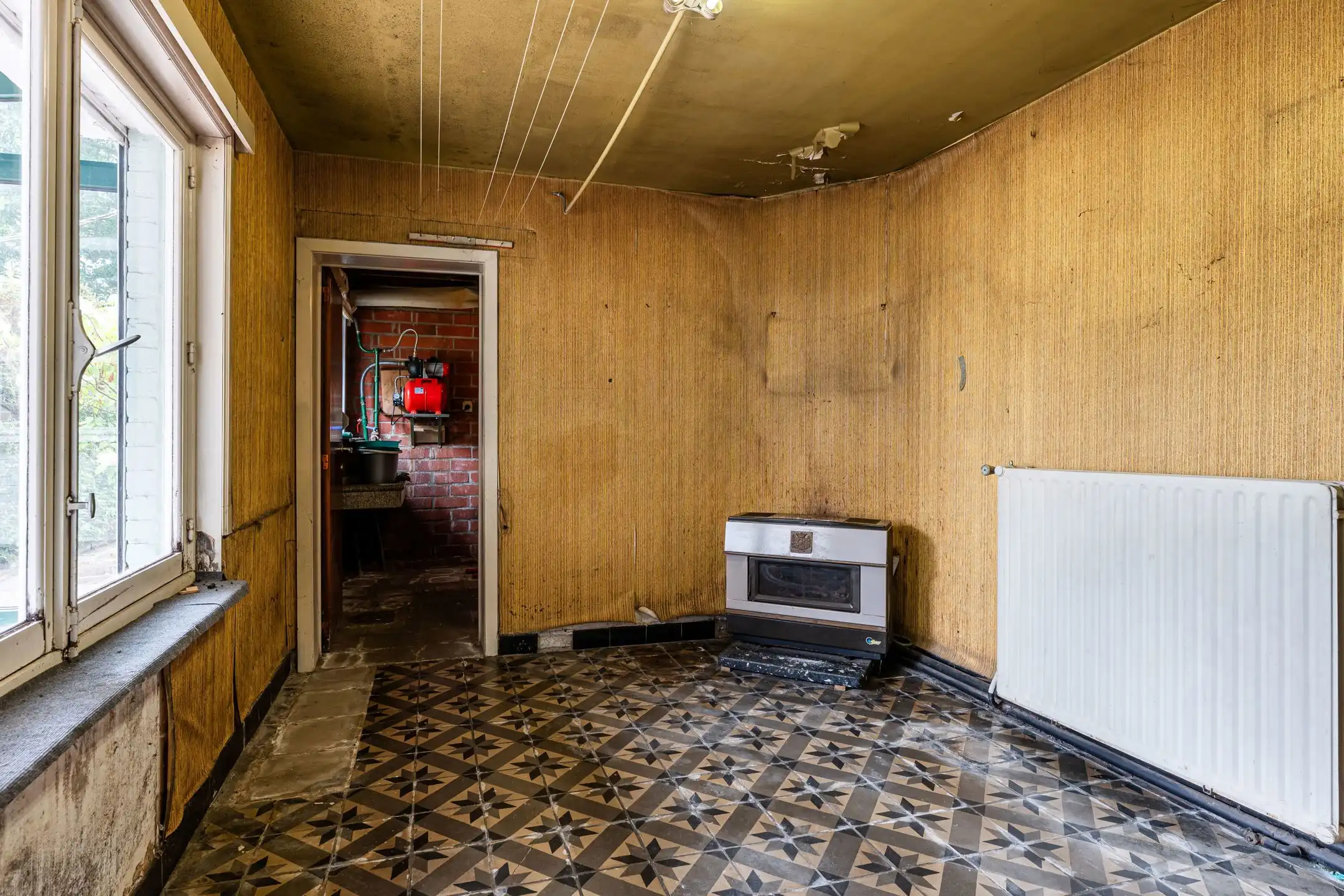 Te renoveren half open woning met veel potentieel!  foto 20