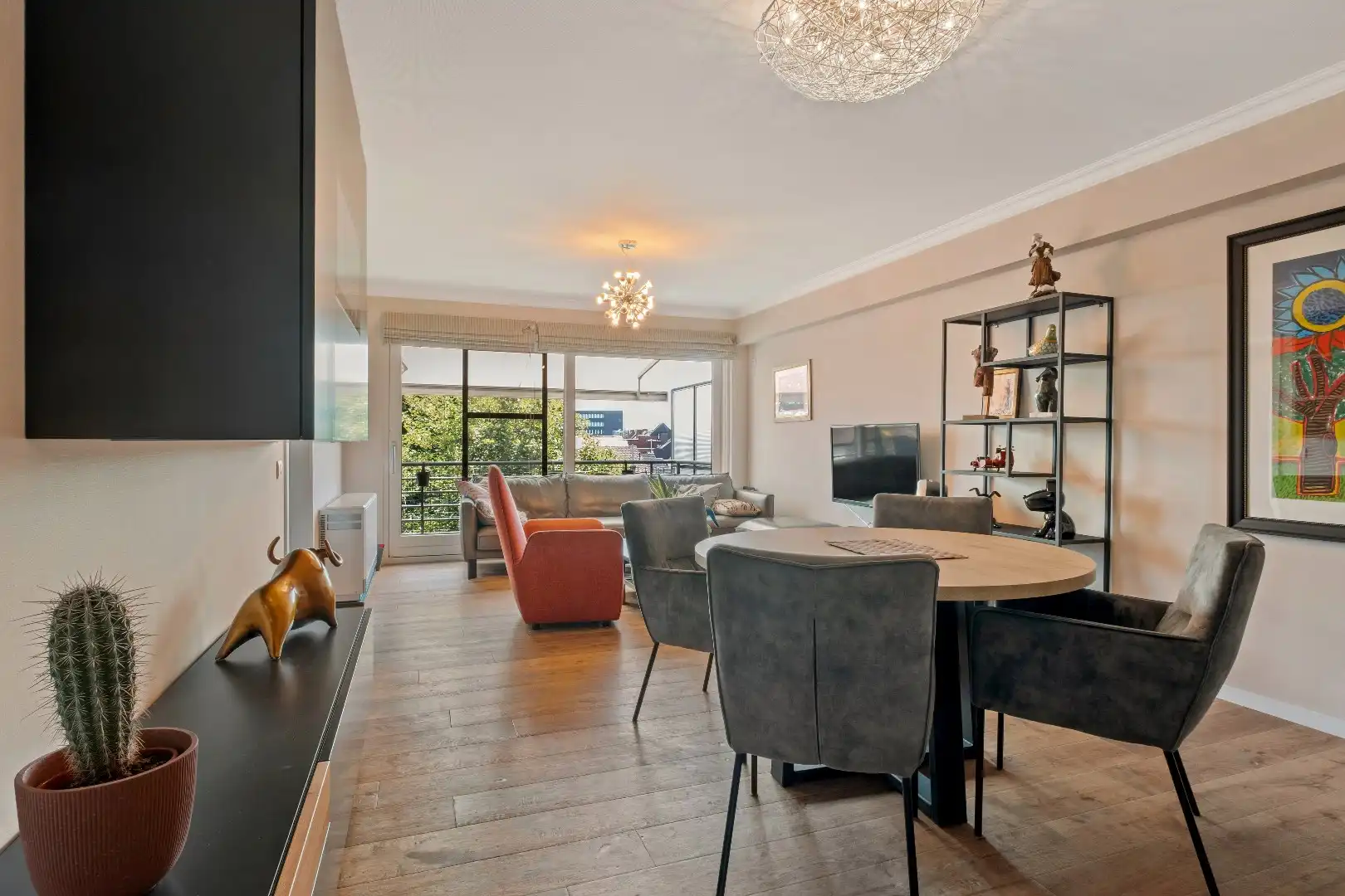 Instapklaar appartement in het hart van Izegem met garagebox foto 2