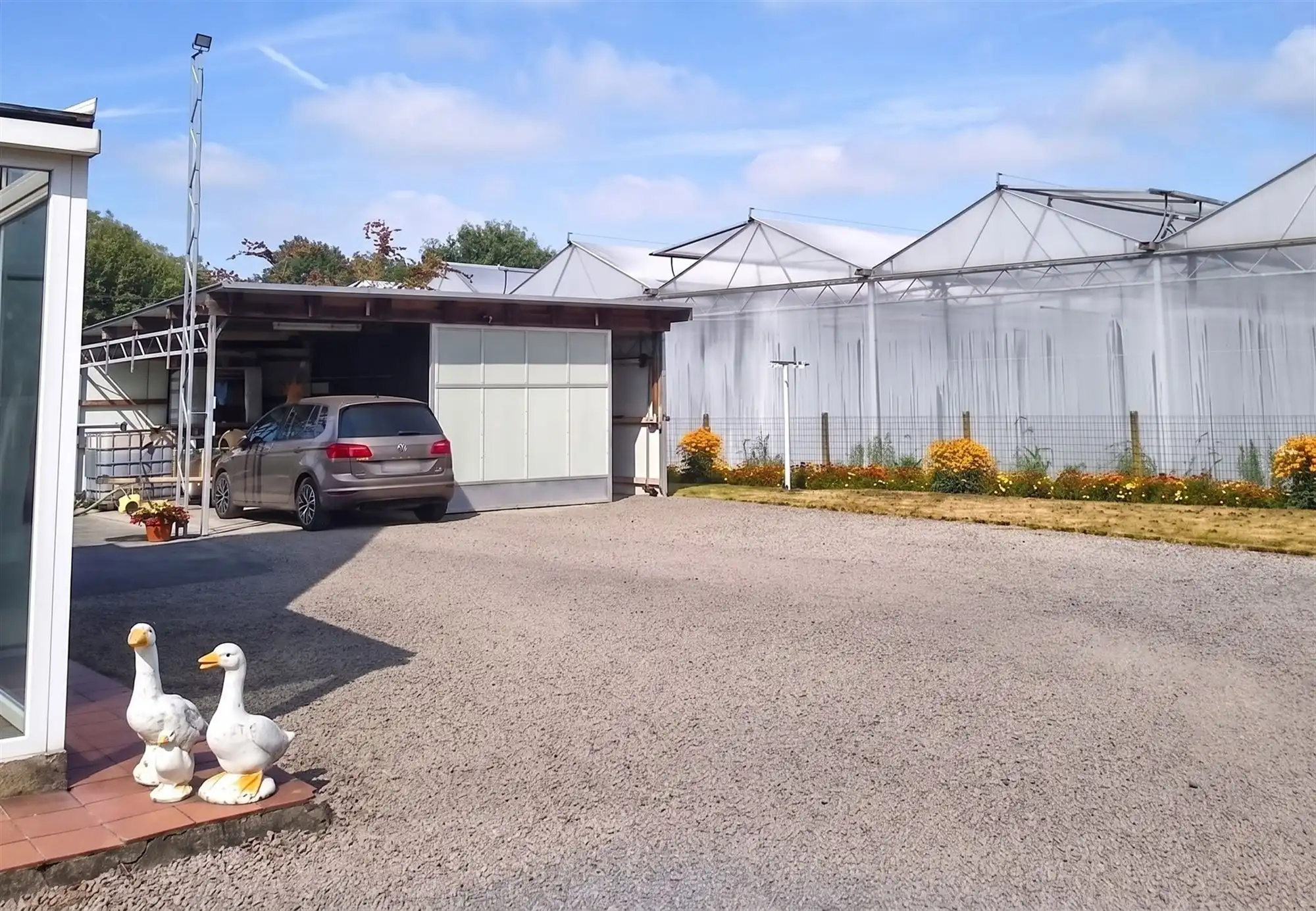 Landelijk woonhuis met 2 slaapkamers, grote tuin en carport/berging foto 17