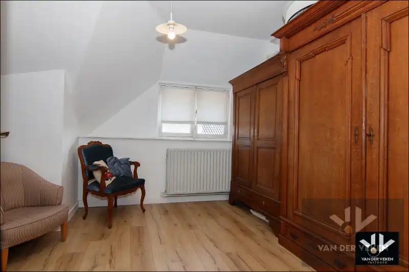 Stijlvolle, ruime en grotendeels gerenoveerde gezinswoning eenvoudig aan te passen naar EPC C vlak aan het cetrum foto 17