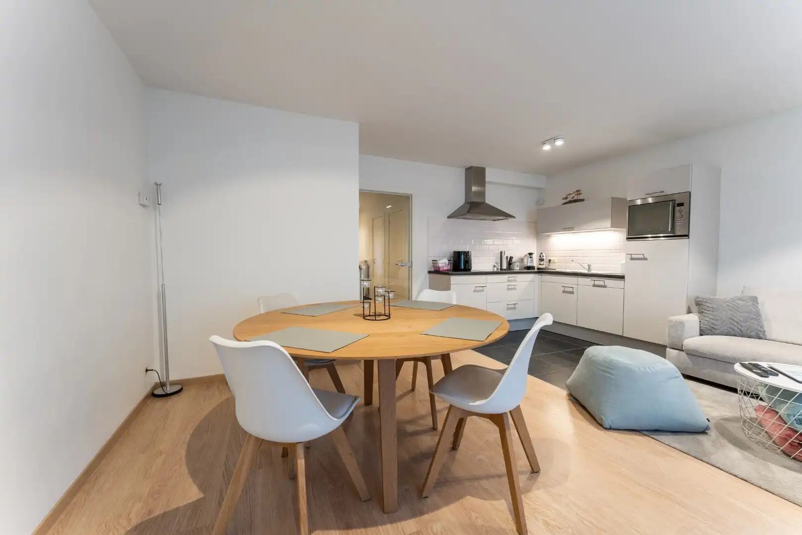 Centraal gelegen appartement met 2 slpks. en terras foto 4