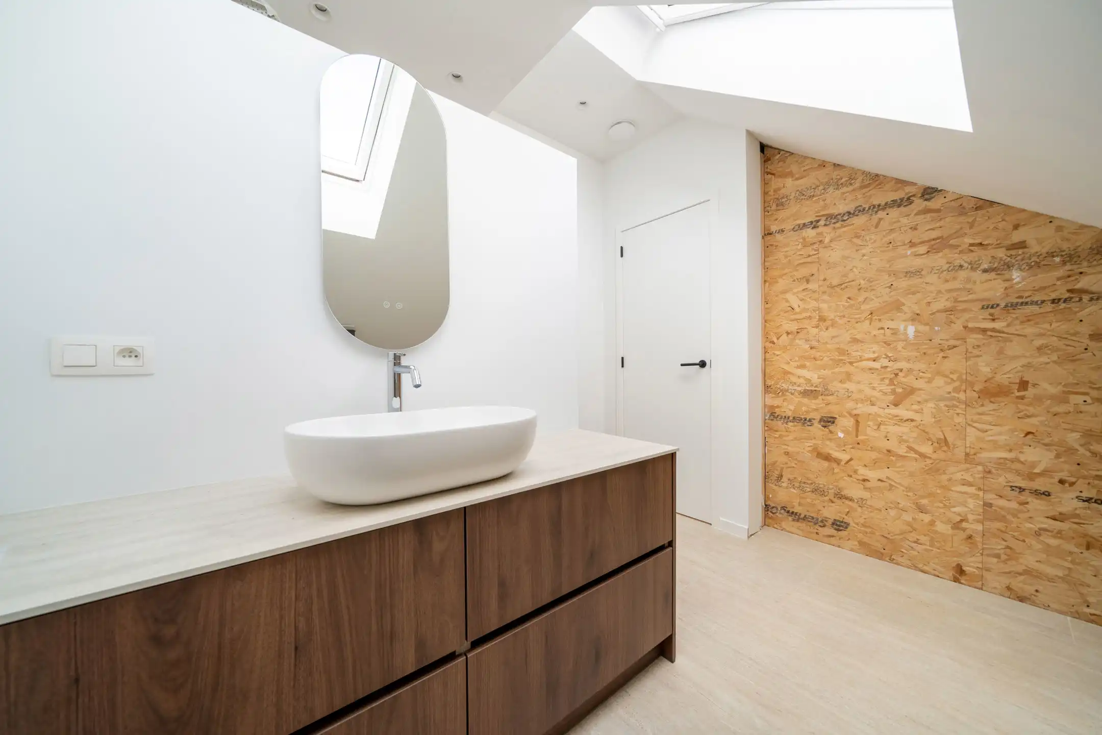Hoogwaardig afgewerkte vernieuwbouwwoning in rustig straatje foto 17