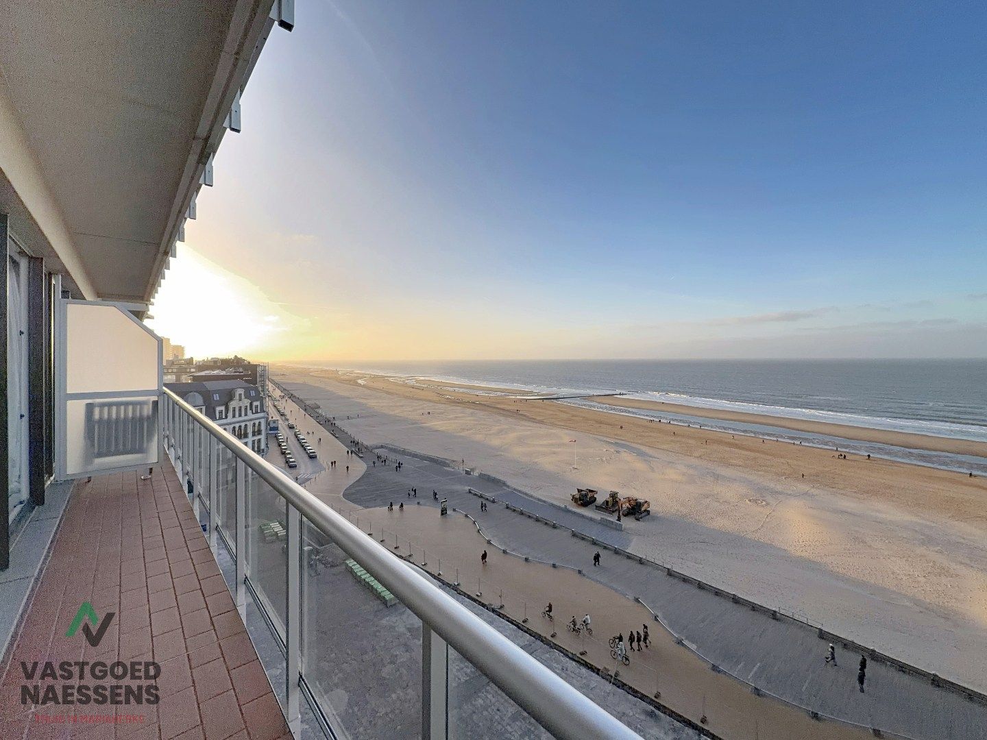 SCHITTEREND VERNIEUWD 2 SLPK APP - ZICHT OP ZEE EN TERRASSEN  foto {{pictureIndex}}