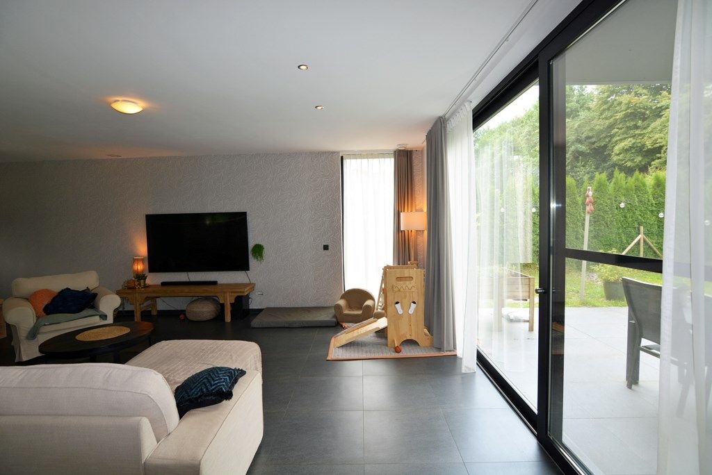 Moderne, energiezuinige woning met 4 slpks op 7a 7ca. foto 6