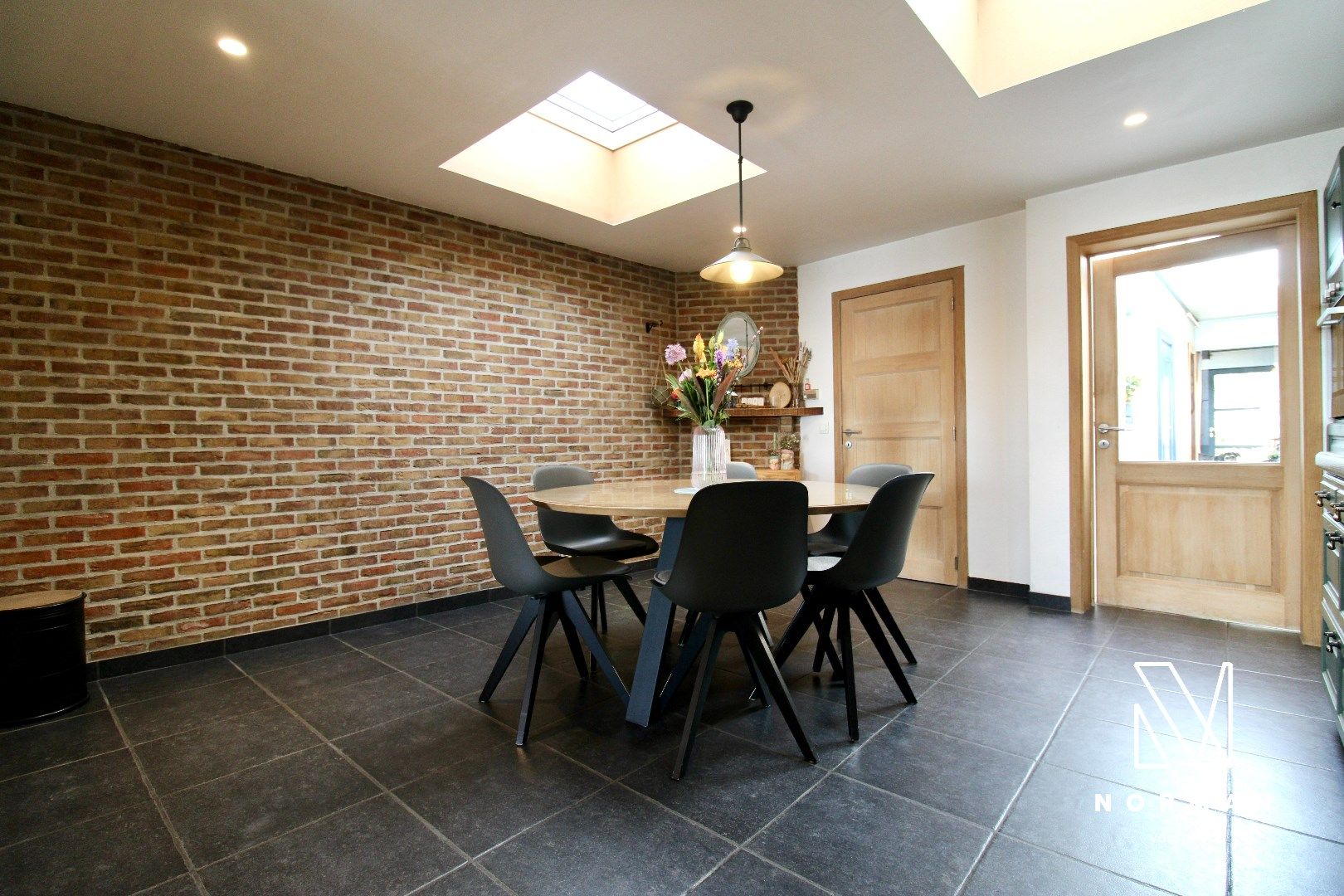 Charmante woning met 3 slaapkamers te Heule! foto 2