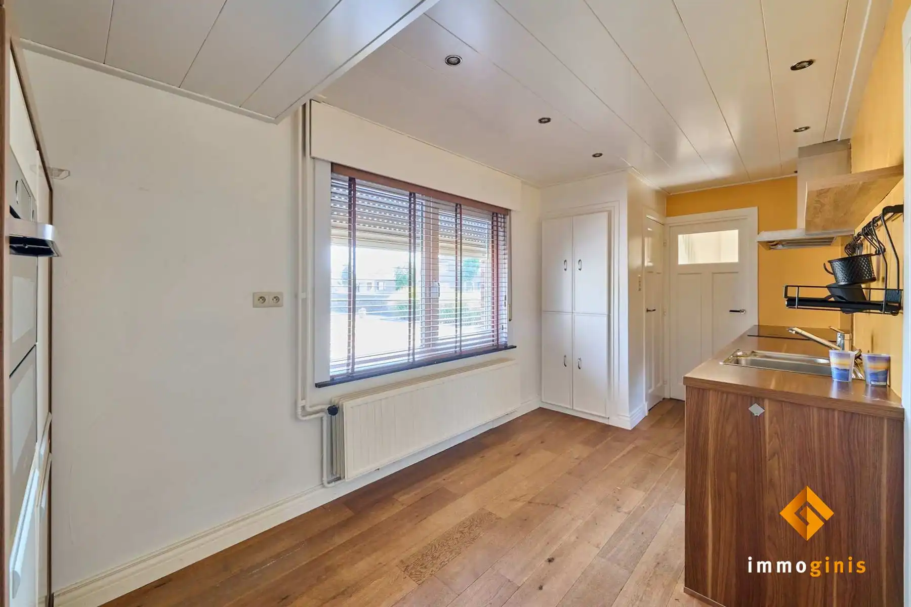 Charmante woning met 3 slaapkamers op een ruim en groen perceel van 17 are in een rustige buurt.   foto 9