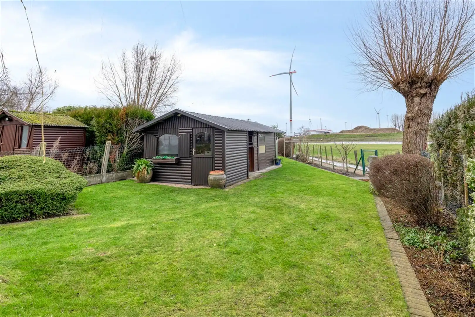 Goed onderhouden en mooi afgewerkte woning op een toplocatie te Oostakker.  foto 32