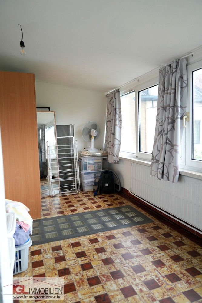 Op te frissen rijwoning met 3 slaapkamers en garage foto 17