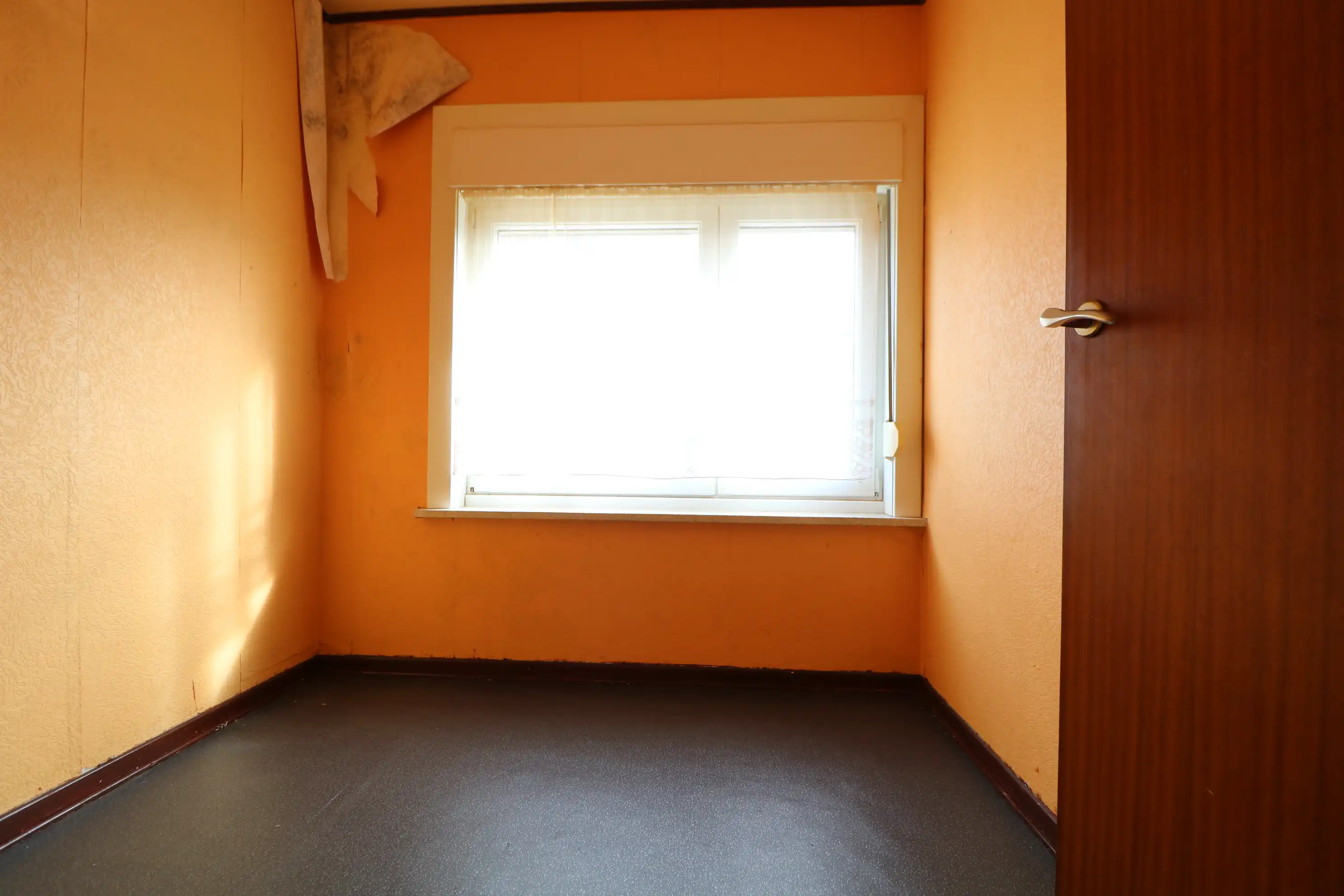 Te renoveren woning met 4 slaapkamers op wandelafstand van het centrum. foto 9