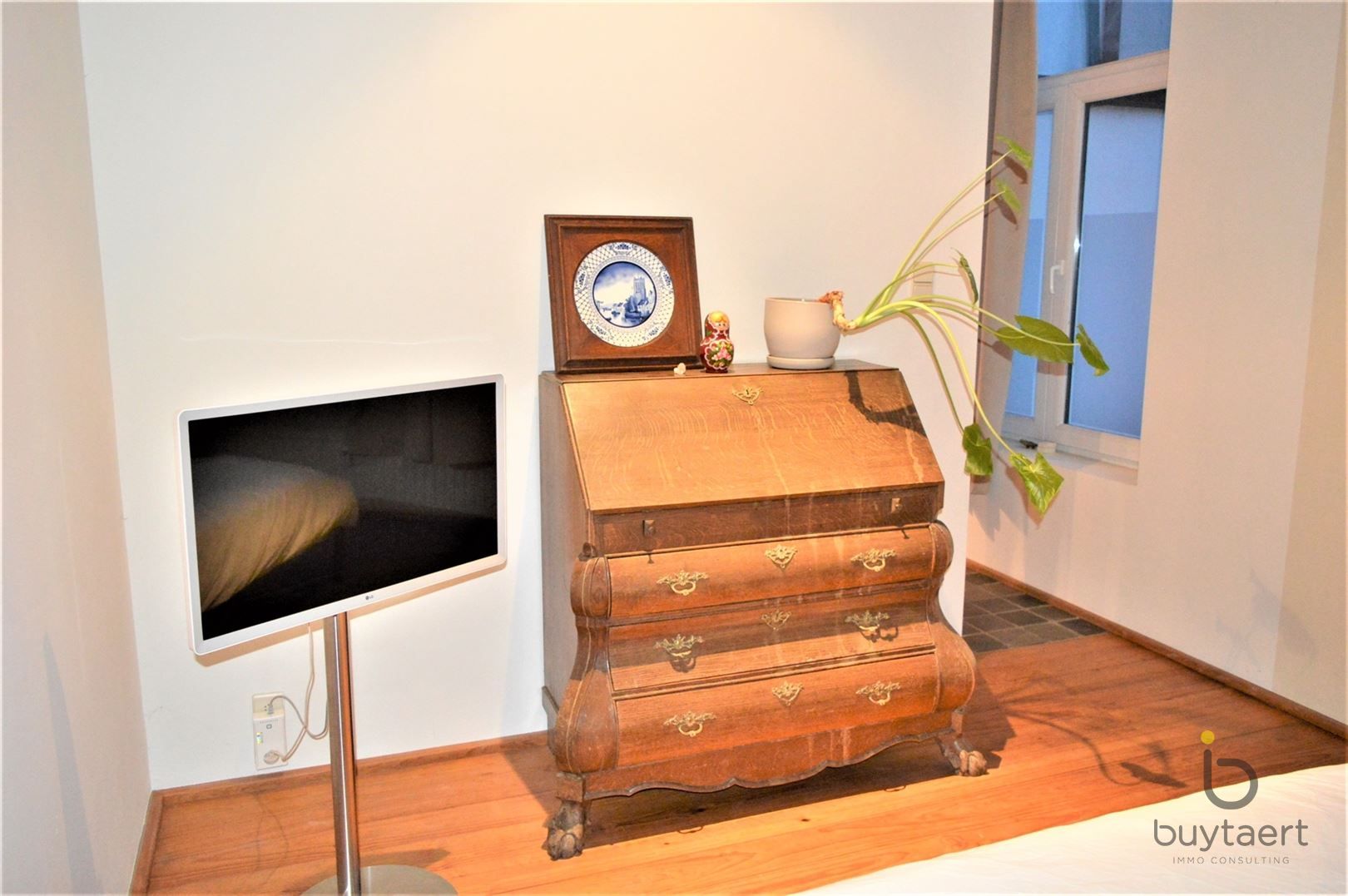 Karaktervol stadsappartement met één slaapkamer en dressing nabij de gezellige terrasjes in hartje Antwerpen! foto 9