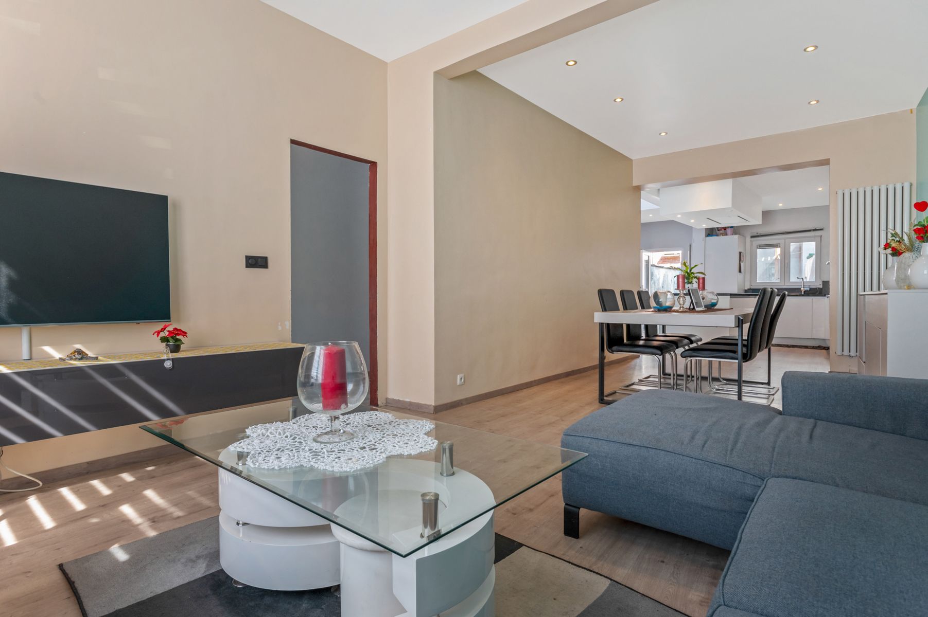 Lichrijk, energiezuinig en instapklare woning in Ekeren foto 2