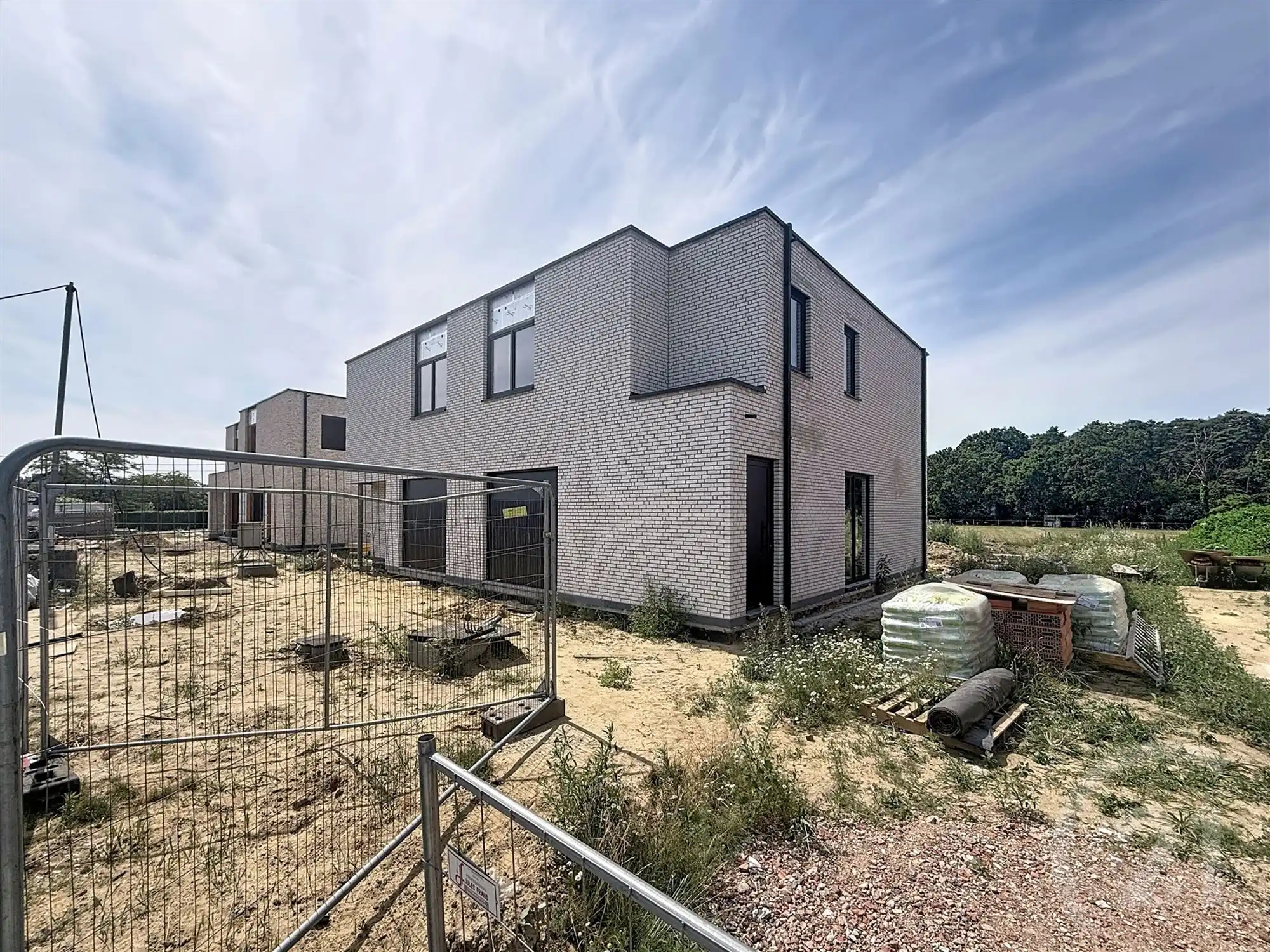 Nieuwbouwwoning op een rustige locatie - Prachtig uitzicht! foto {{pictureIndex}}