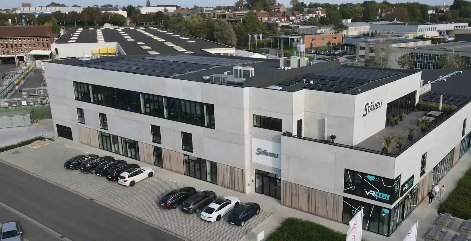 Modern en veelzijdig kantoorgebouw van 675m² te huur – Pottelberg foto {{pictureIndex}}