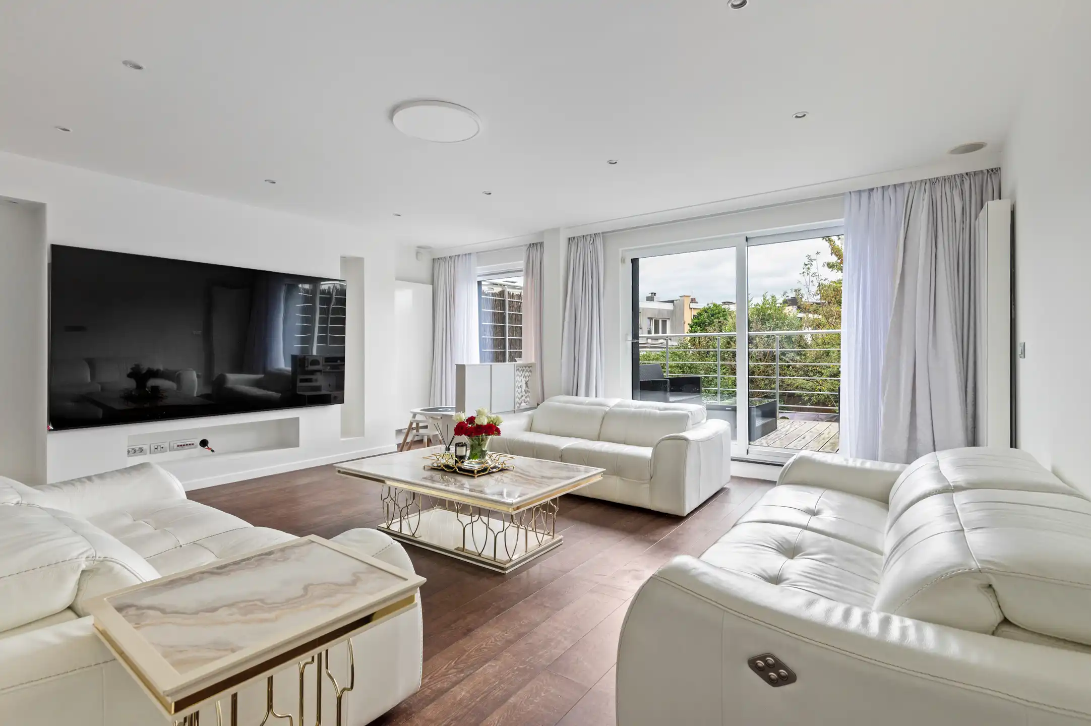 Instapklare luxewoning (235 m²!) met garage en zonnige tuin foto {{pictureIndex}}
