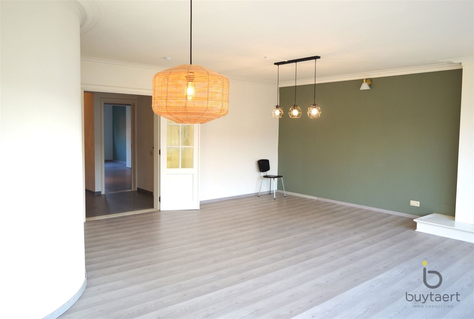 Gerenoveerd appartement te Deurne met staanplaats. foto 4