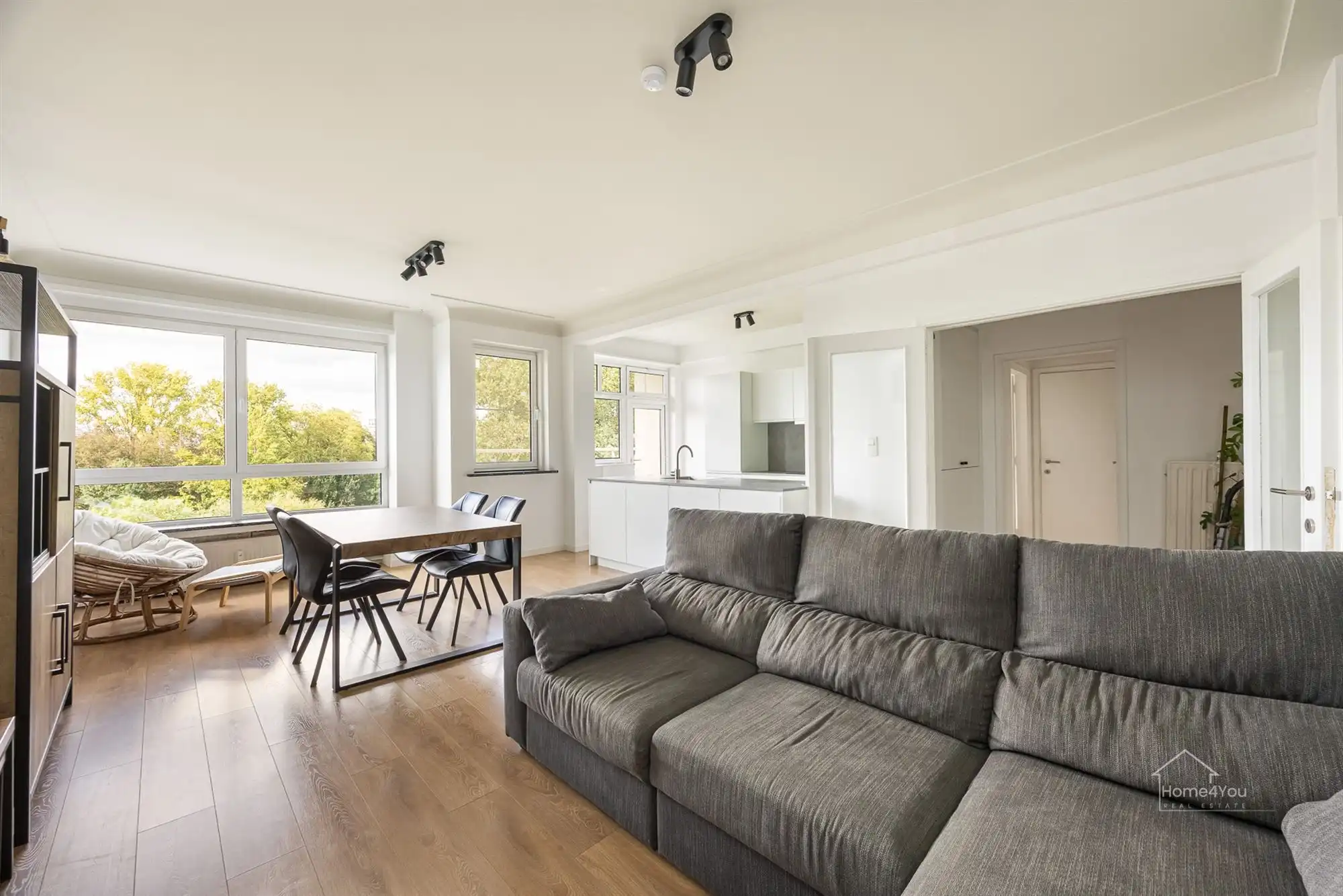 Instapklaar gerenoveerd appartement met parkzicht. foto 5