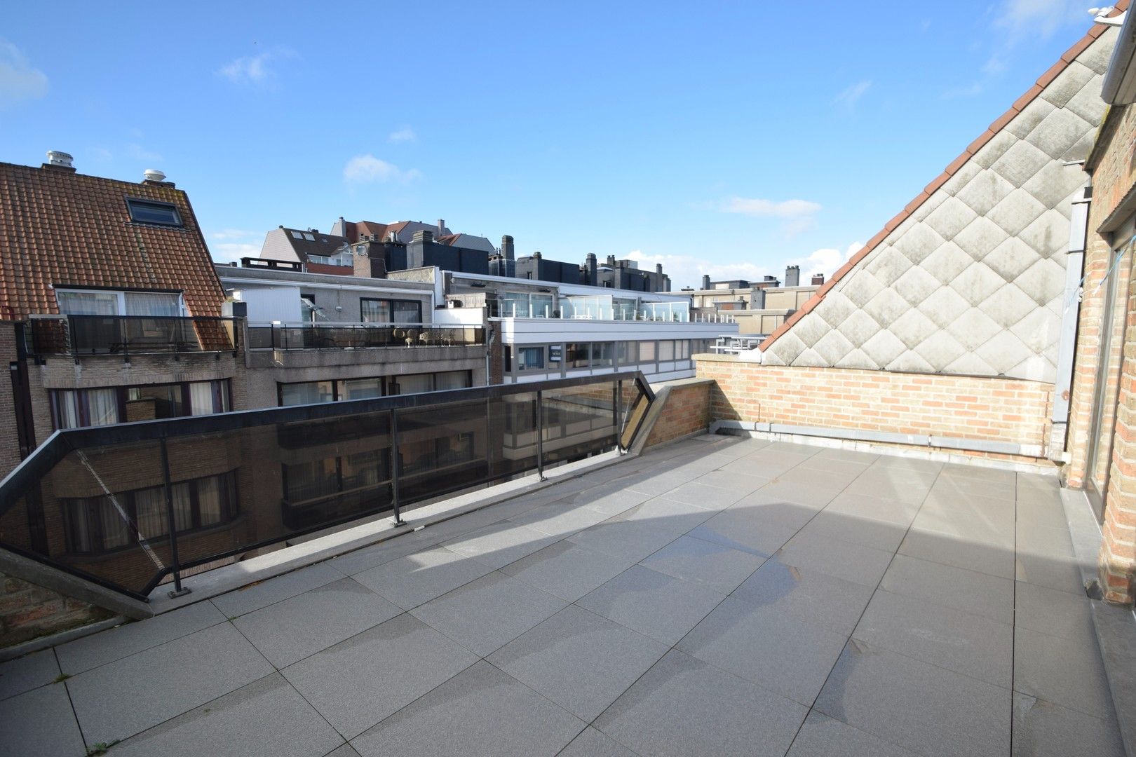 Prachtig penthouse appartement gelegen nabij de Zeedijk, de winkels en het Van Bunnenplein. foto 8