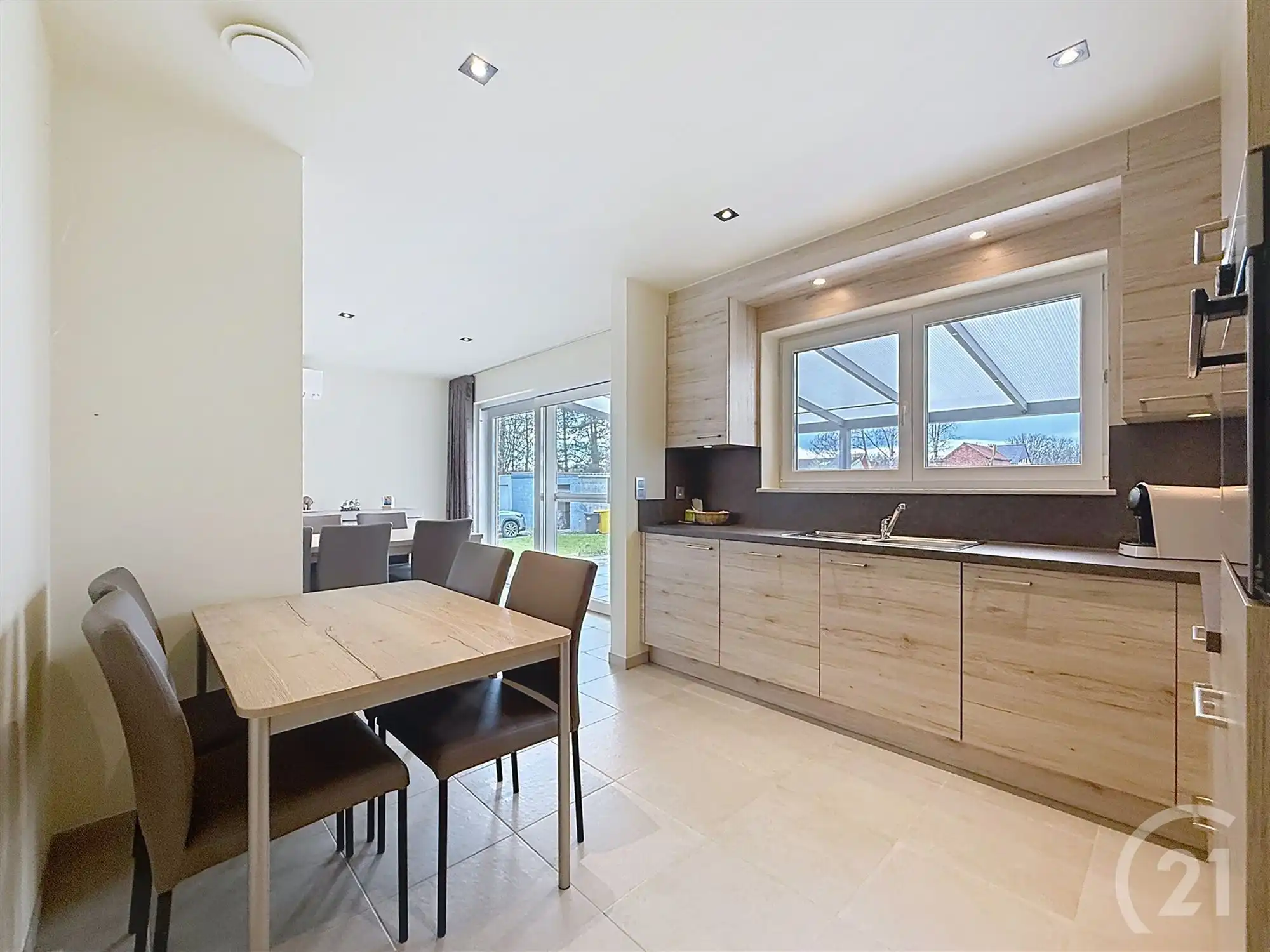 Aangename recente woning met 3 slaapkamers! foto 11