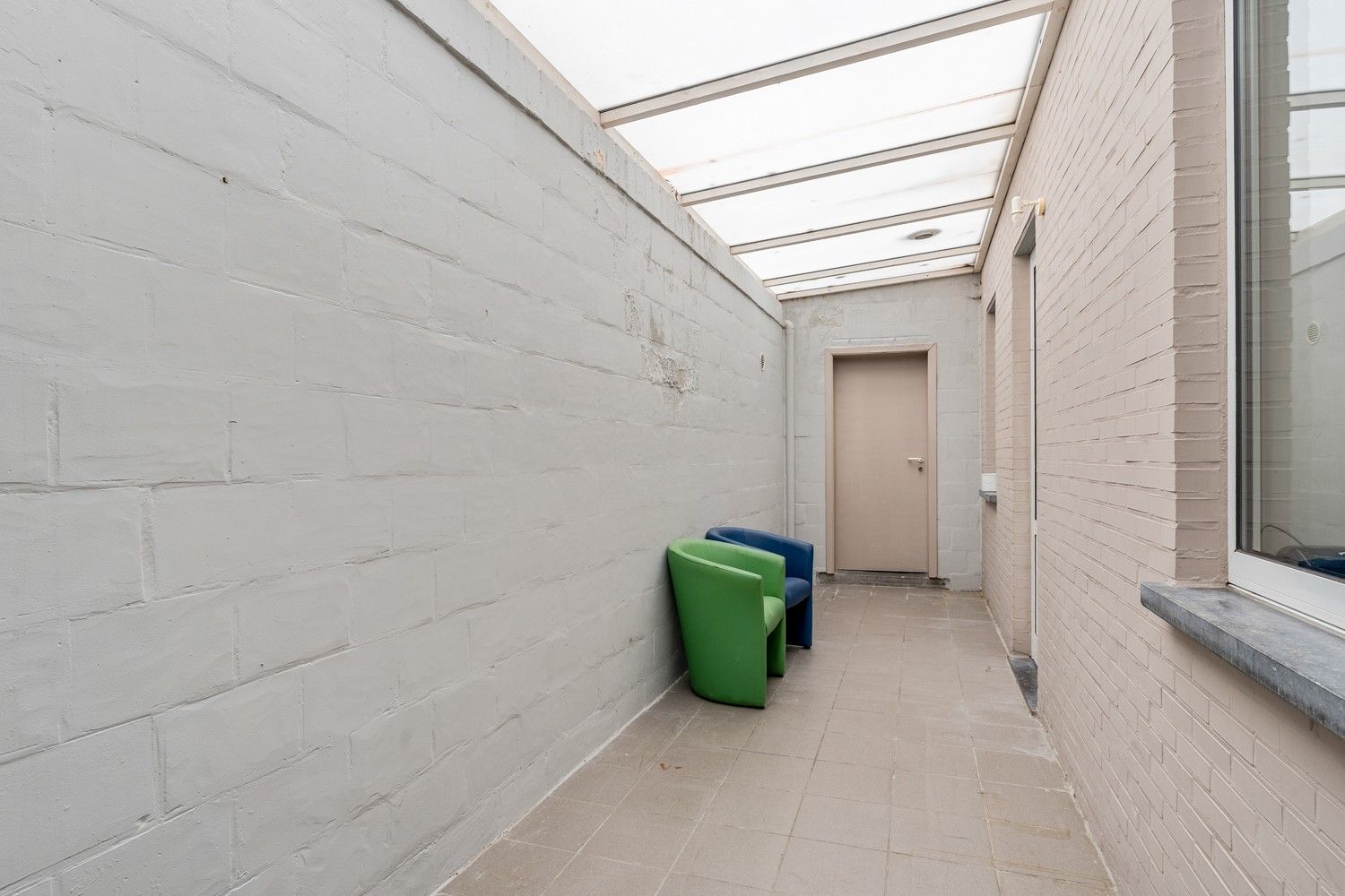Gelijkvloers appartement met groot terras op gunstige locatie! foto 8