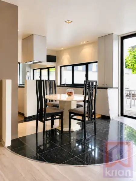 Exclusief opbrengst-/woonpand met handelspand en luxe duplex in hartje Herentals! foto 9