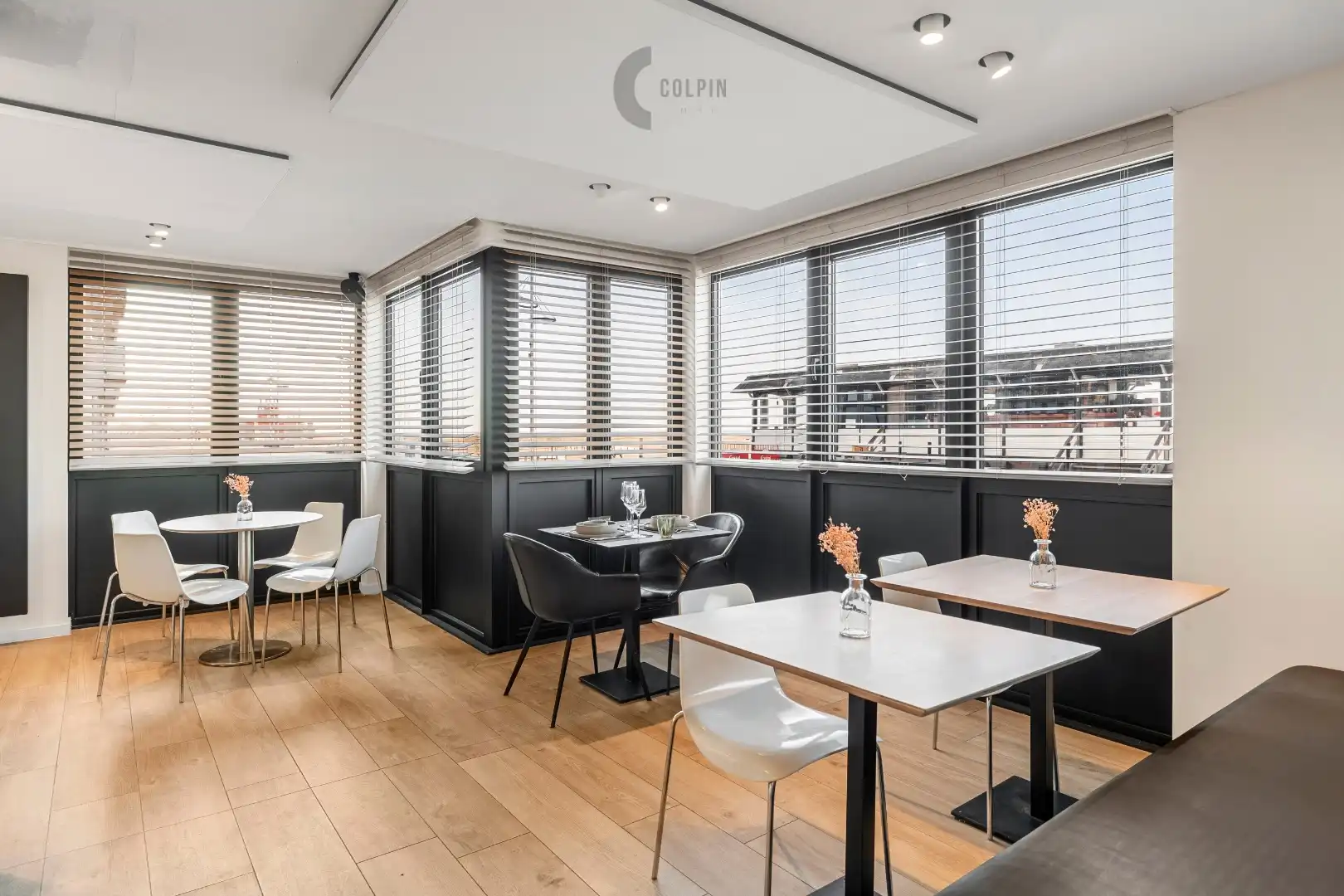 Uniek handelspand op de Zeedijk van Zeebrugge met zeezicht foto 9