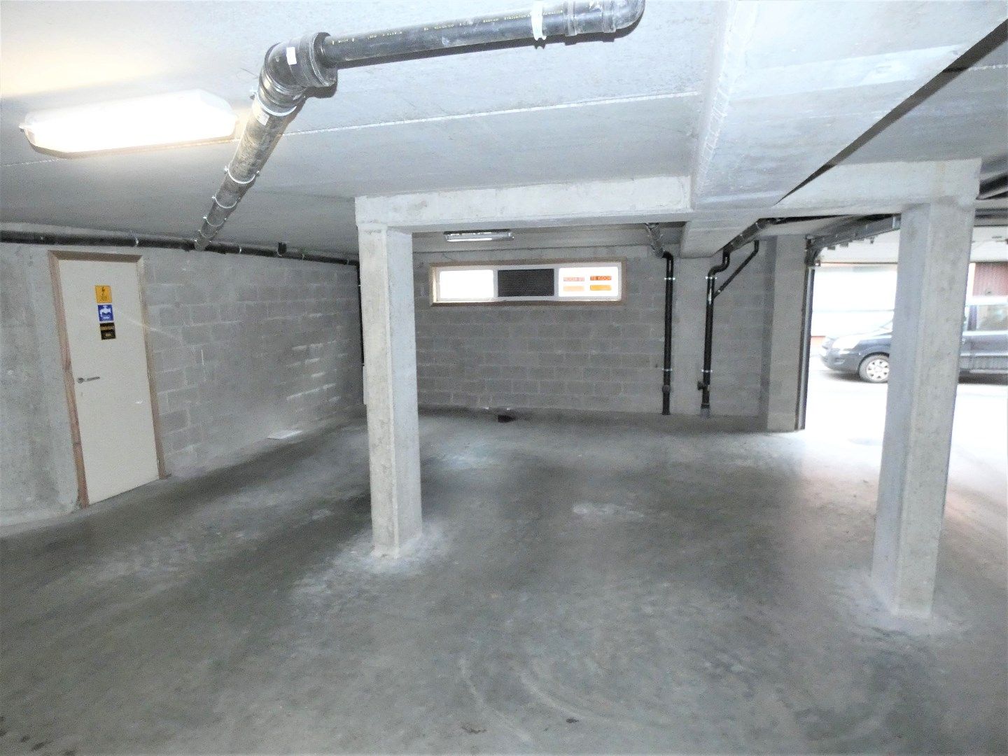 Autostaanplaats, centrum Torhout. foto {{pictureIndex}}