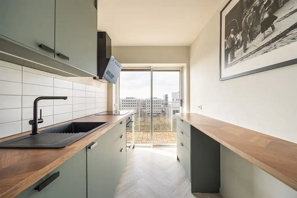 Gerenoveerd appartement met panoramisch zicht foto 8