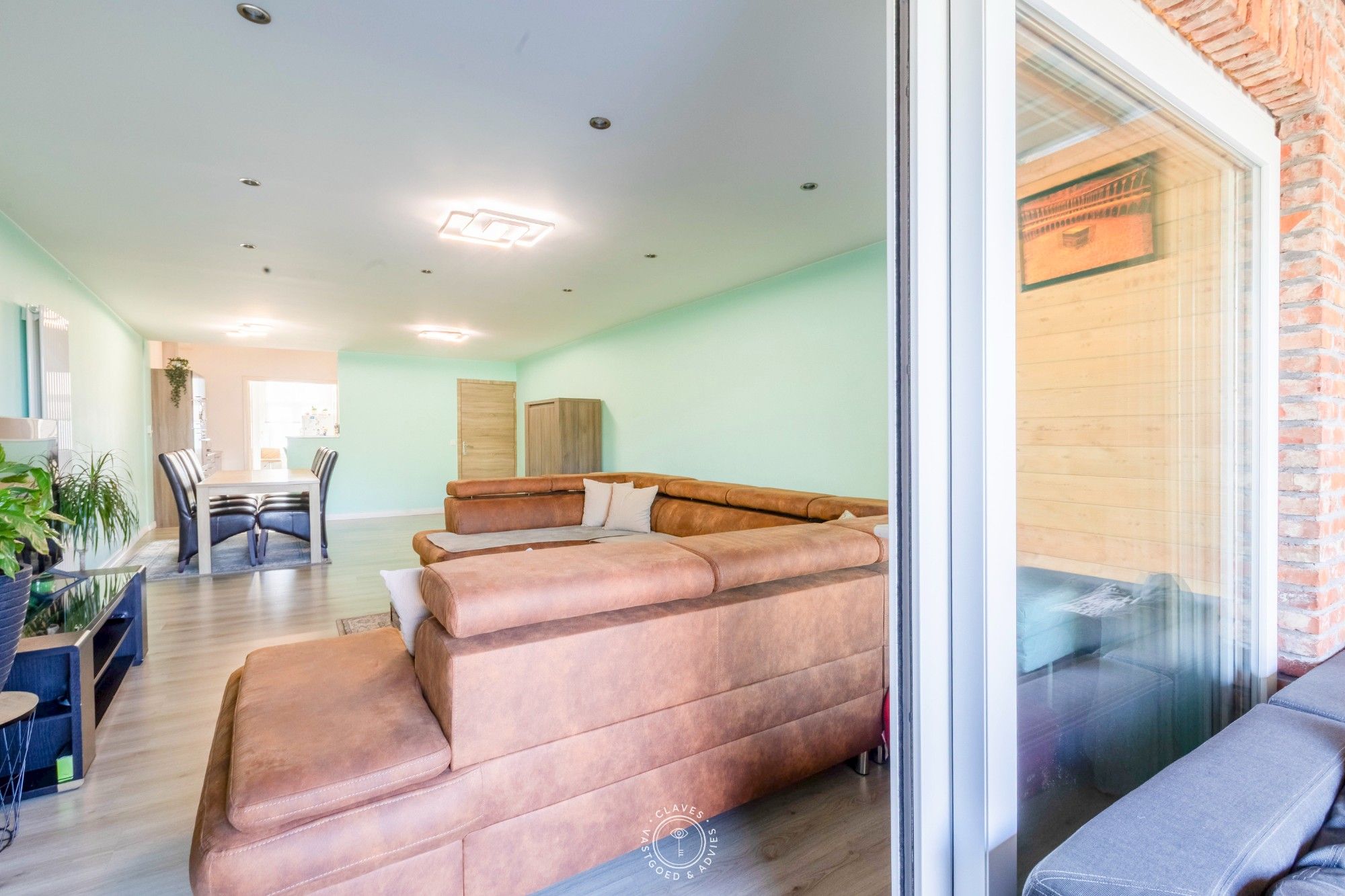 Instapklare rijwoning met vier slaapkamers en zonnige tuin foto 8