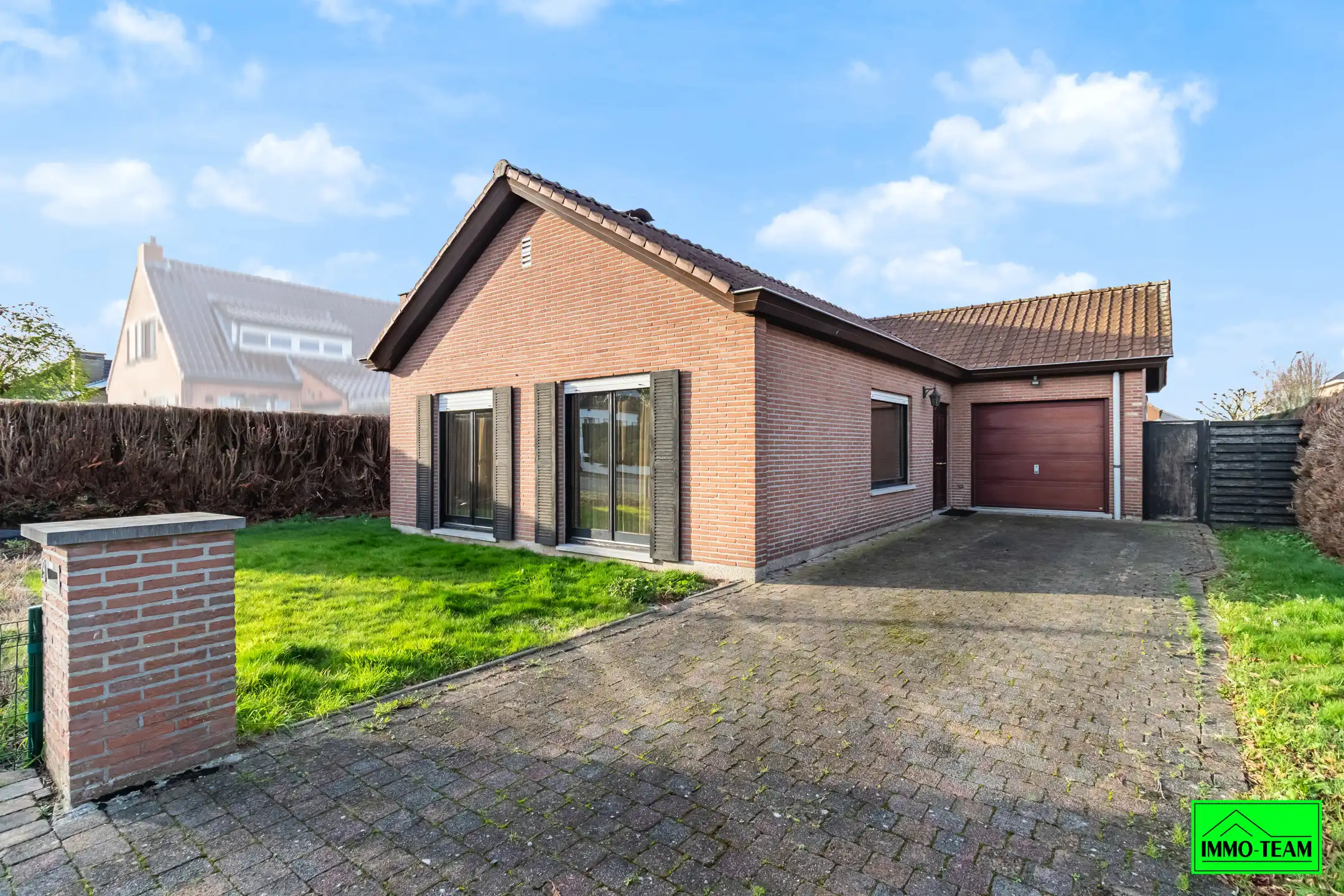Hoofdfoto van de publicatie: Bungalow met 3 slaapkamers in rustige woonwijk 