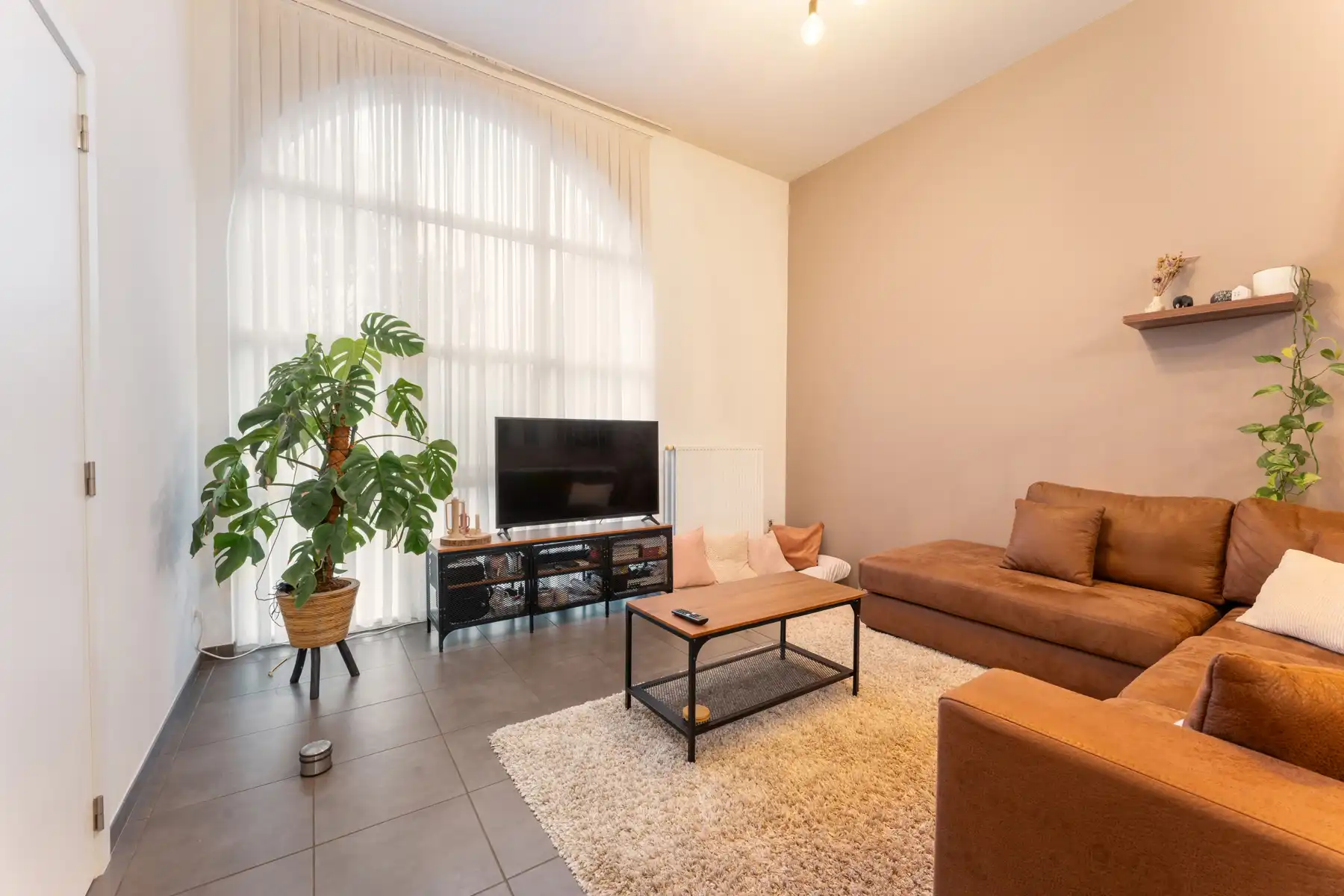 Instapklare woning  met 4 slpk, garage en stadstuin foto 3