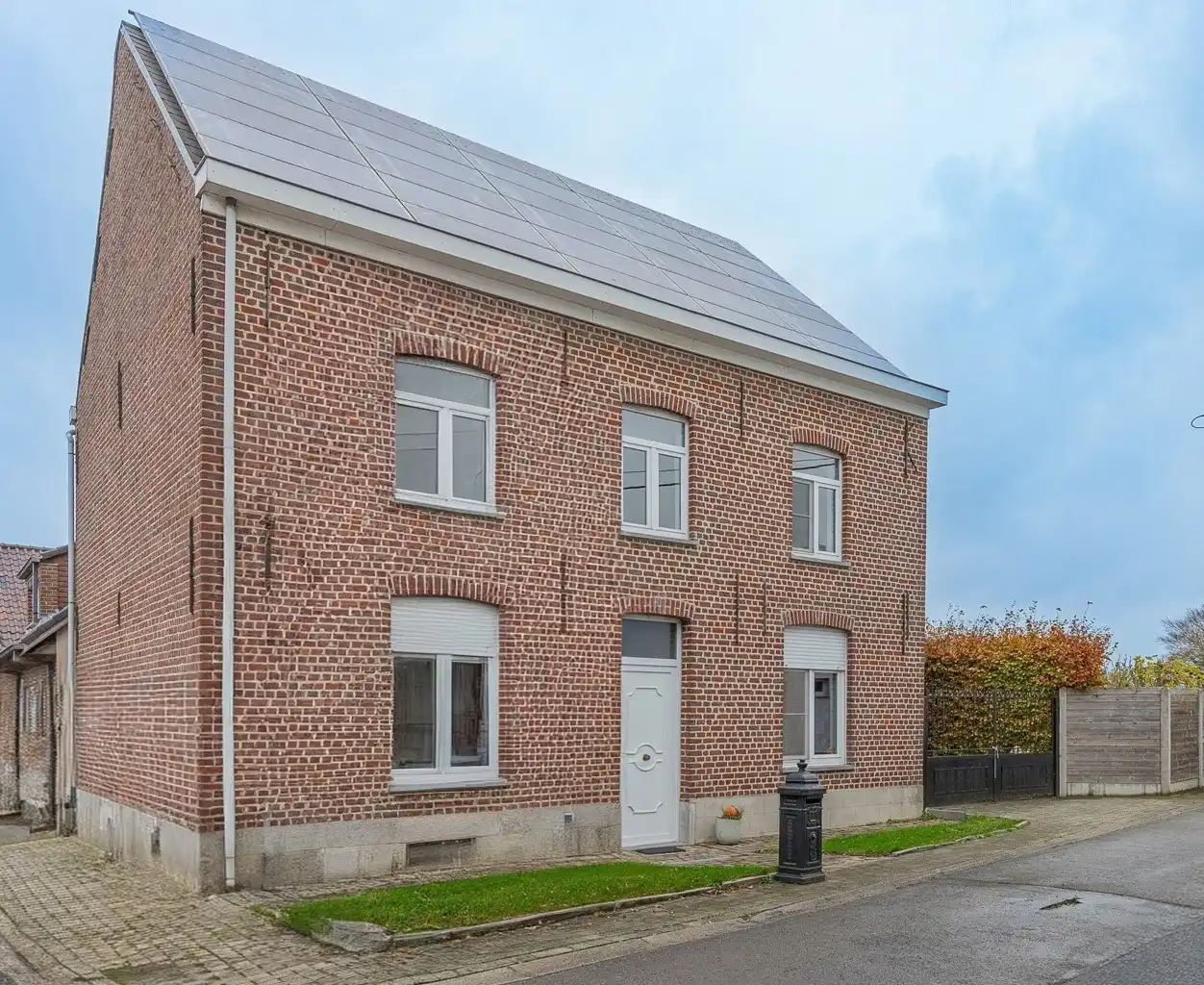 OPEN BEBOUWING IN DOODLOPENDE STRAAT MET 30 ZONNEPANELEN! foto 22