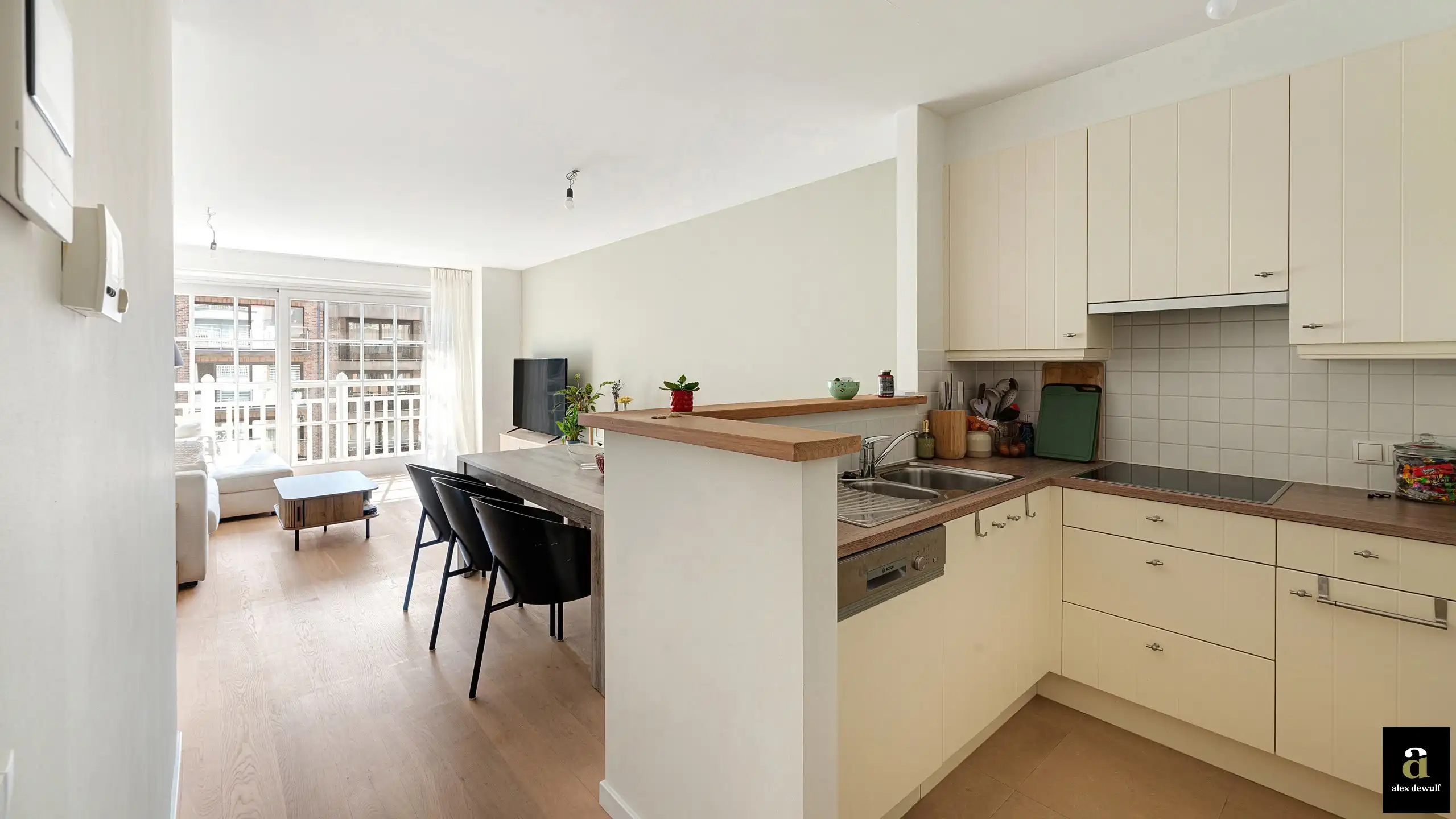Centraal gelegen appartement in zeer goede staat [Lippenslaan]. foto 17