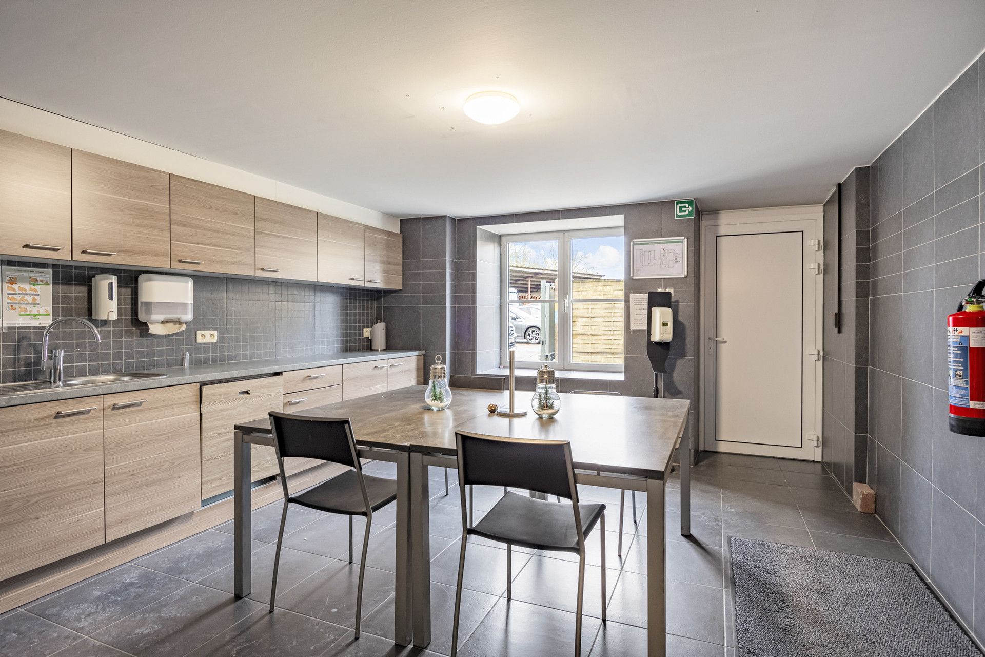 GEBOUW BESTAANDE UIT APP, 3 KANTOORVLOEREN & WERKPLAATS TE BILZEN. foto 37