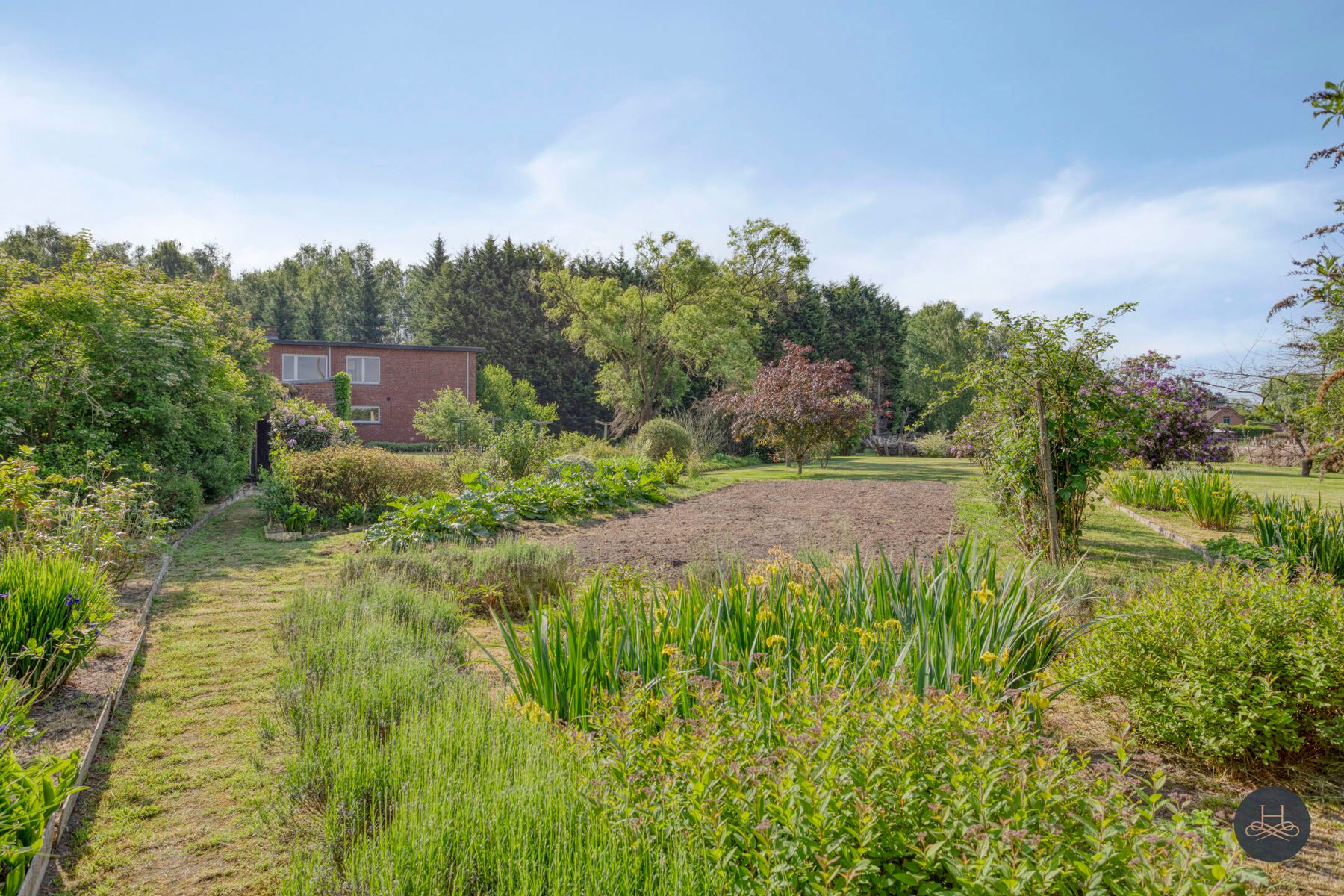 Charmant ruime renovatiewoning gelegen op een enorm perceel foto 32