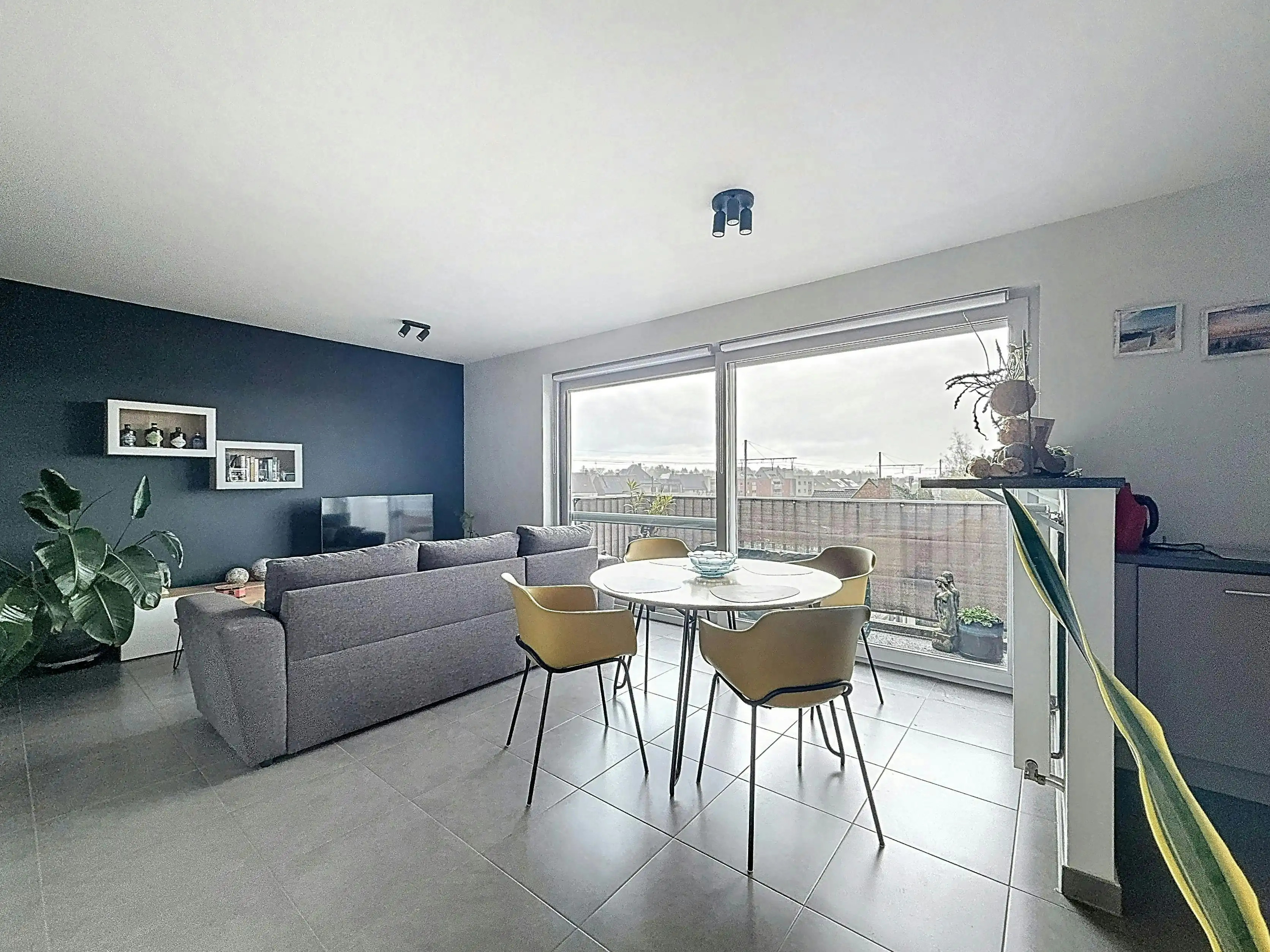 Appartement te koop op centrale ligging in Waregem foto 2
