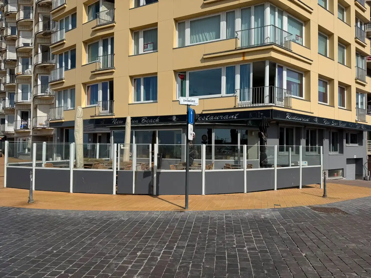 SCHITTEREND VERNIEUWD RESTAURANT / TEAROOM – TOPLOCATIE ZEEDIJK – ZONNETERRAS foto 5