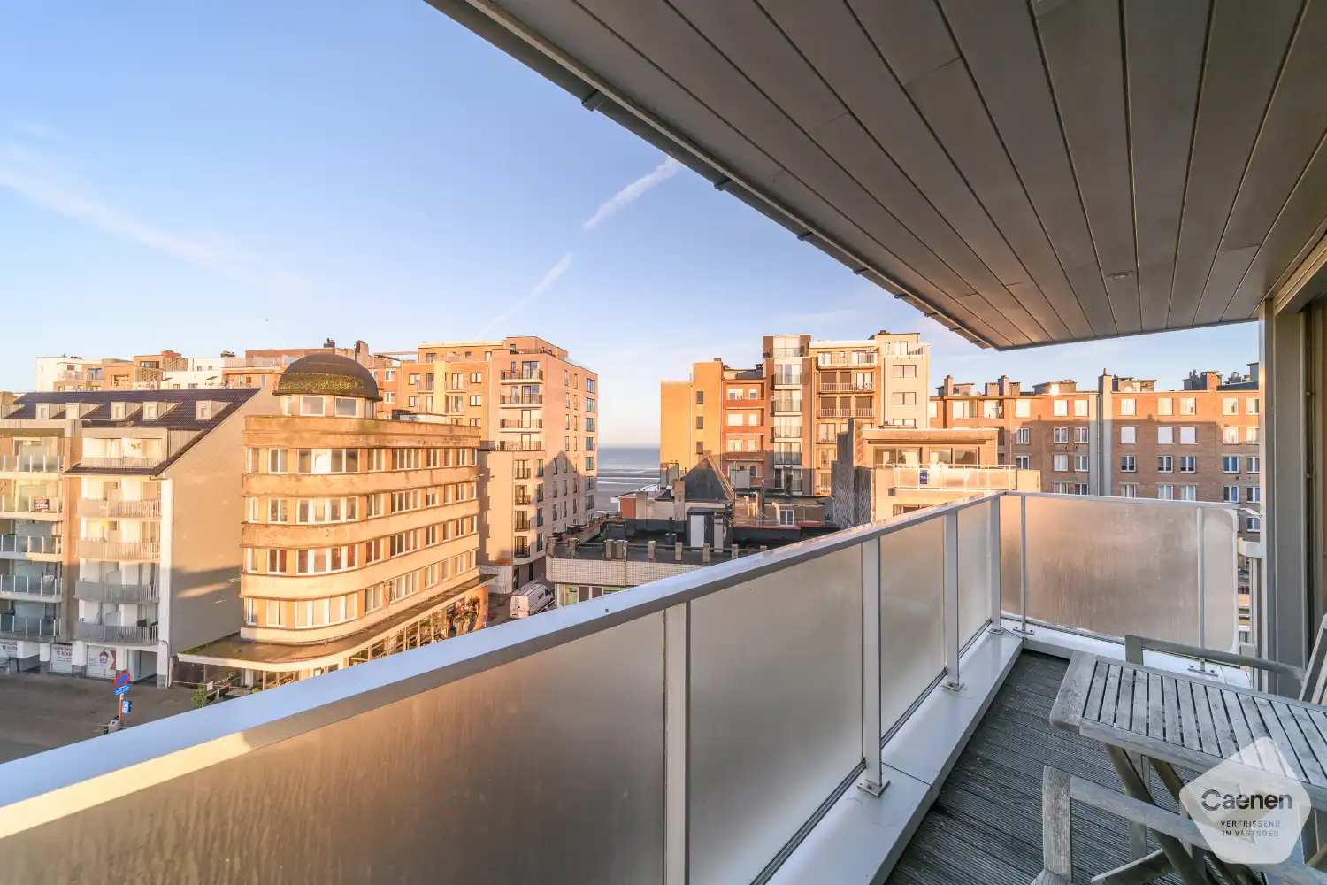 Prachtig gelegen instapklaar en gemeubeld appartement met zeezicht foto {{pictureIndex}}