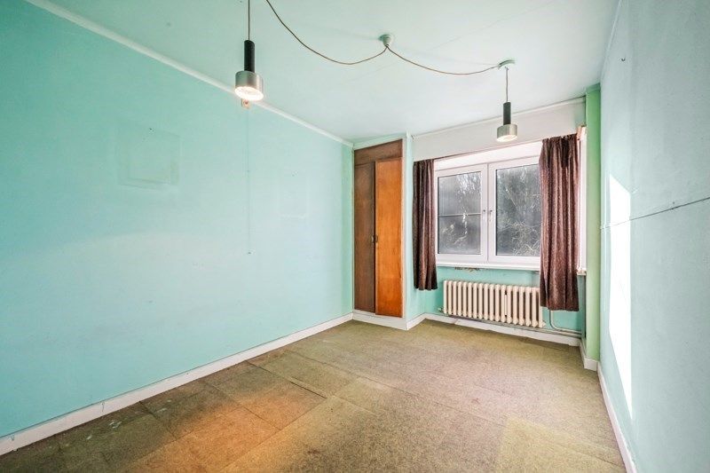 Ruime te renoveren rijwoning met zeer veel mogelijkheden en tuin foto 9