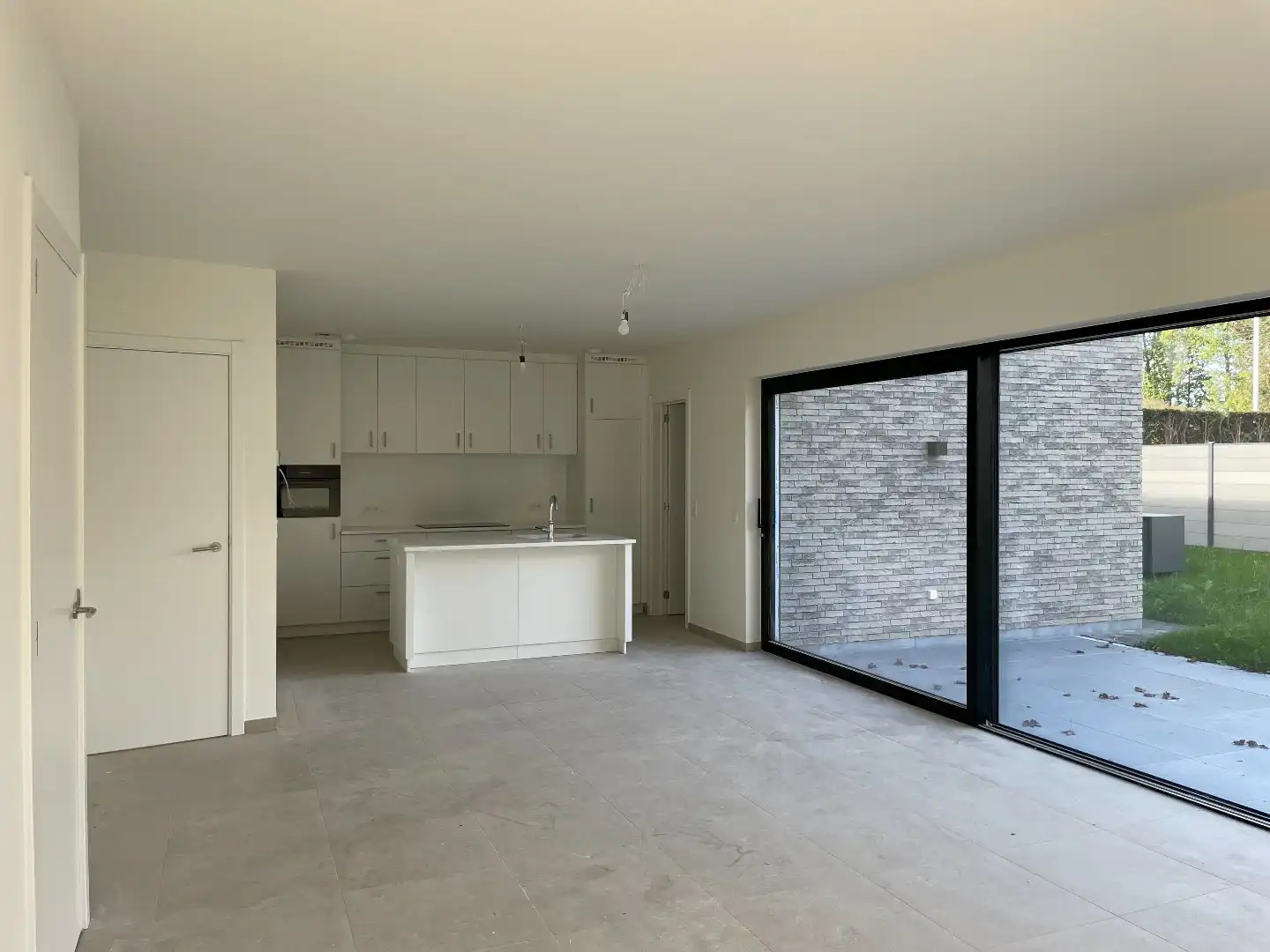 Nieuwbouwwoning met 3 slaapkamers inpandige garage , terras en tuin  foto 5