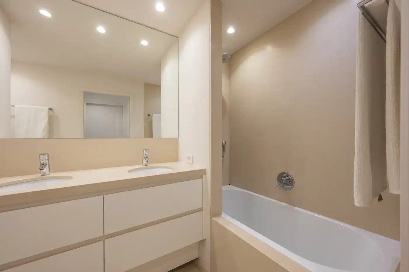 Royaal villa-appartement met frontaal zeezicht, aan de Wandeldijk in het Zoute foto 20