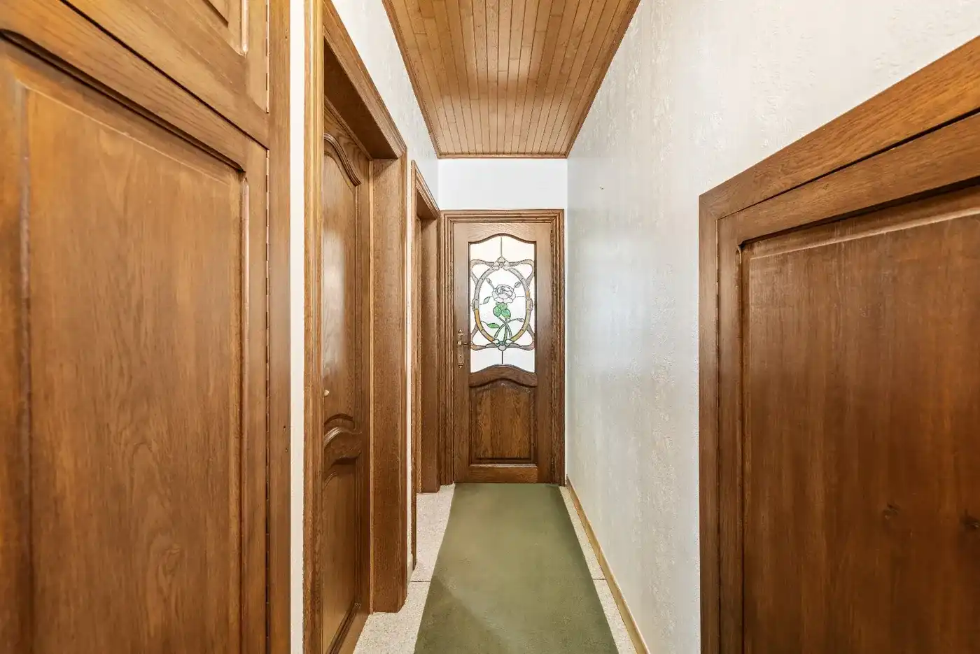Open bebouwing op topligging met 2 slaapkamers en prachtige tuin foto 12