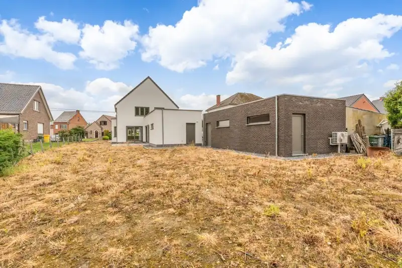 Totaal gerenoveerde woning op een perceel van 11are foto 13
