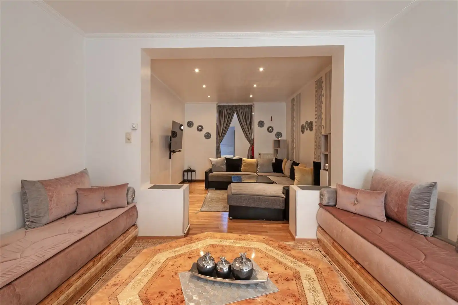 Gelijkvloersappartement met 2 grote kelders foto 3