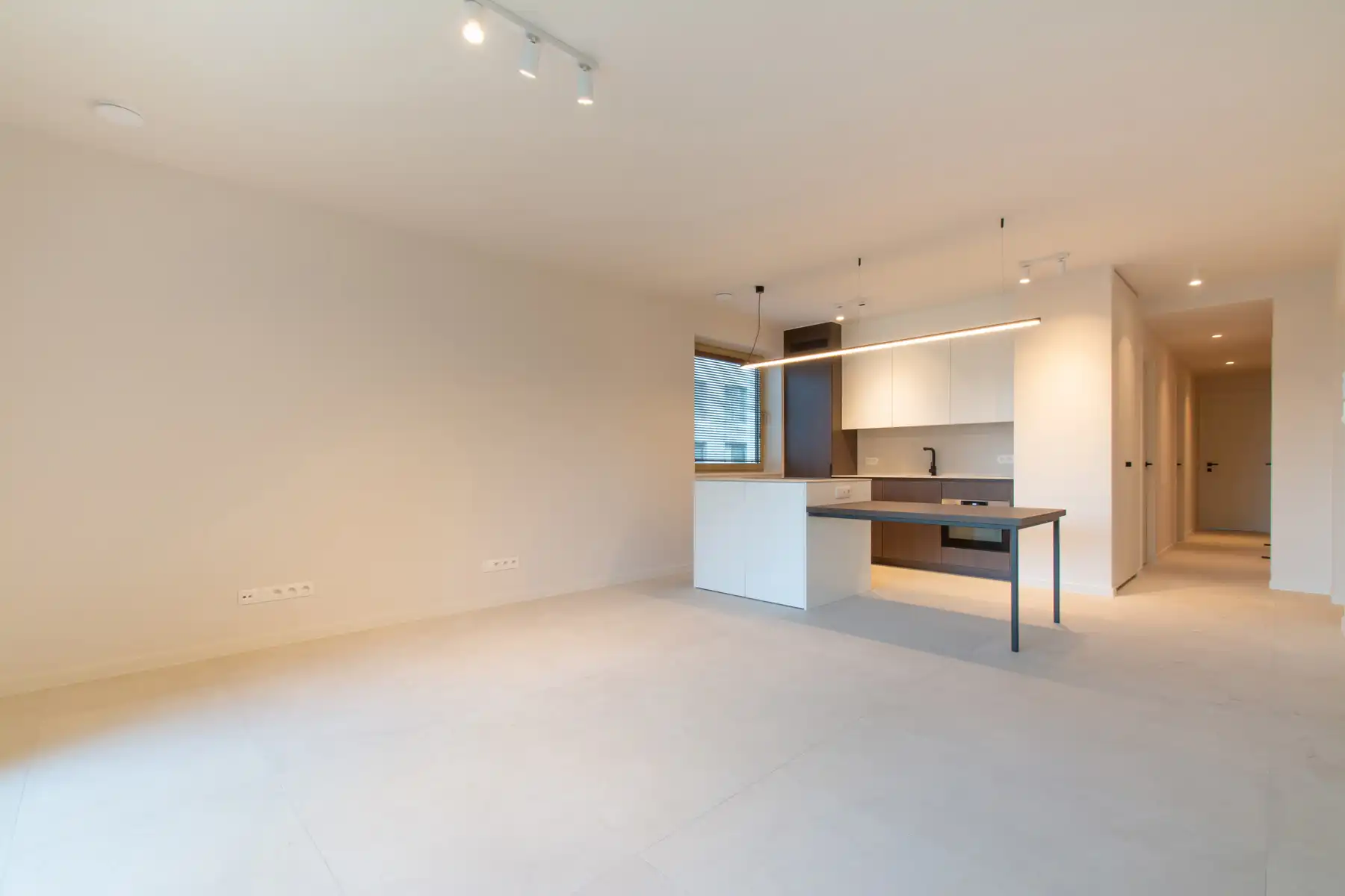 Ongemeubeld 3 slpk app. met mooi terrras foto 4